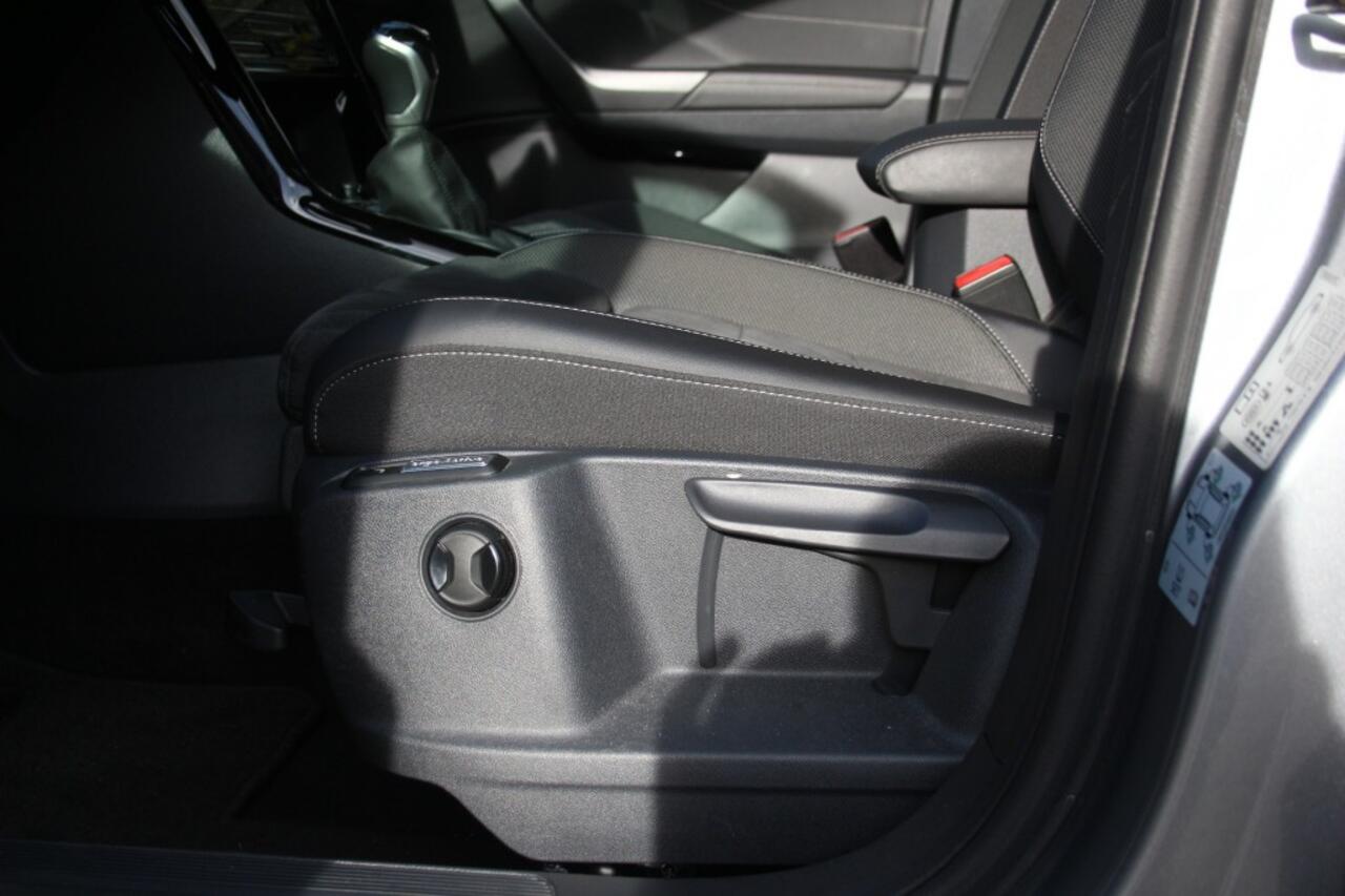 Volkswagen T-Roc 1.5 TSI R-Line Business+, Stoel en stuurverw, Navi, PDC, Zw hemelbekl.