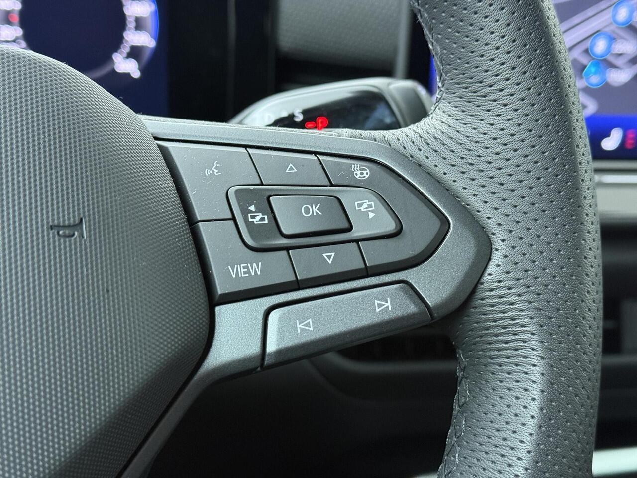 Volkswagen T-Roc 1.5 eTsi 150pk DSG R-Line First Edition | Elektr. achterklep | Black Style | LED Matrix | Navigatie | Area View | Head-up display |