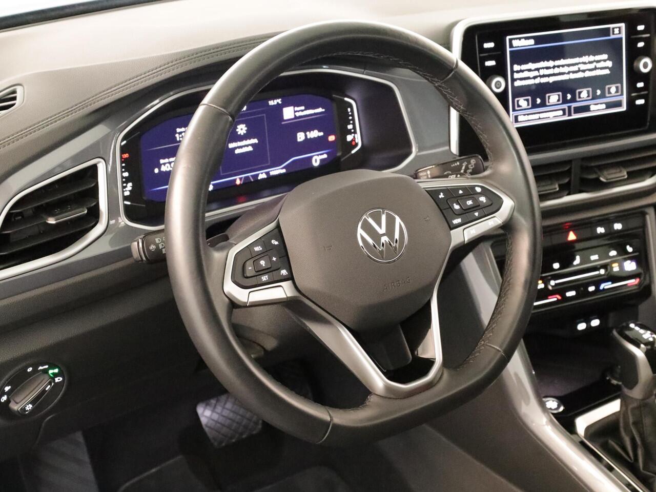 Volkswagen T-Roc 1.5 TSI Style 150 PK DSG | Verlengde garantie | Panorama dak | Keyless entry | Parkeer camera | El. achterklep |