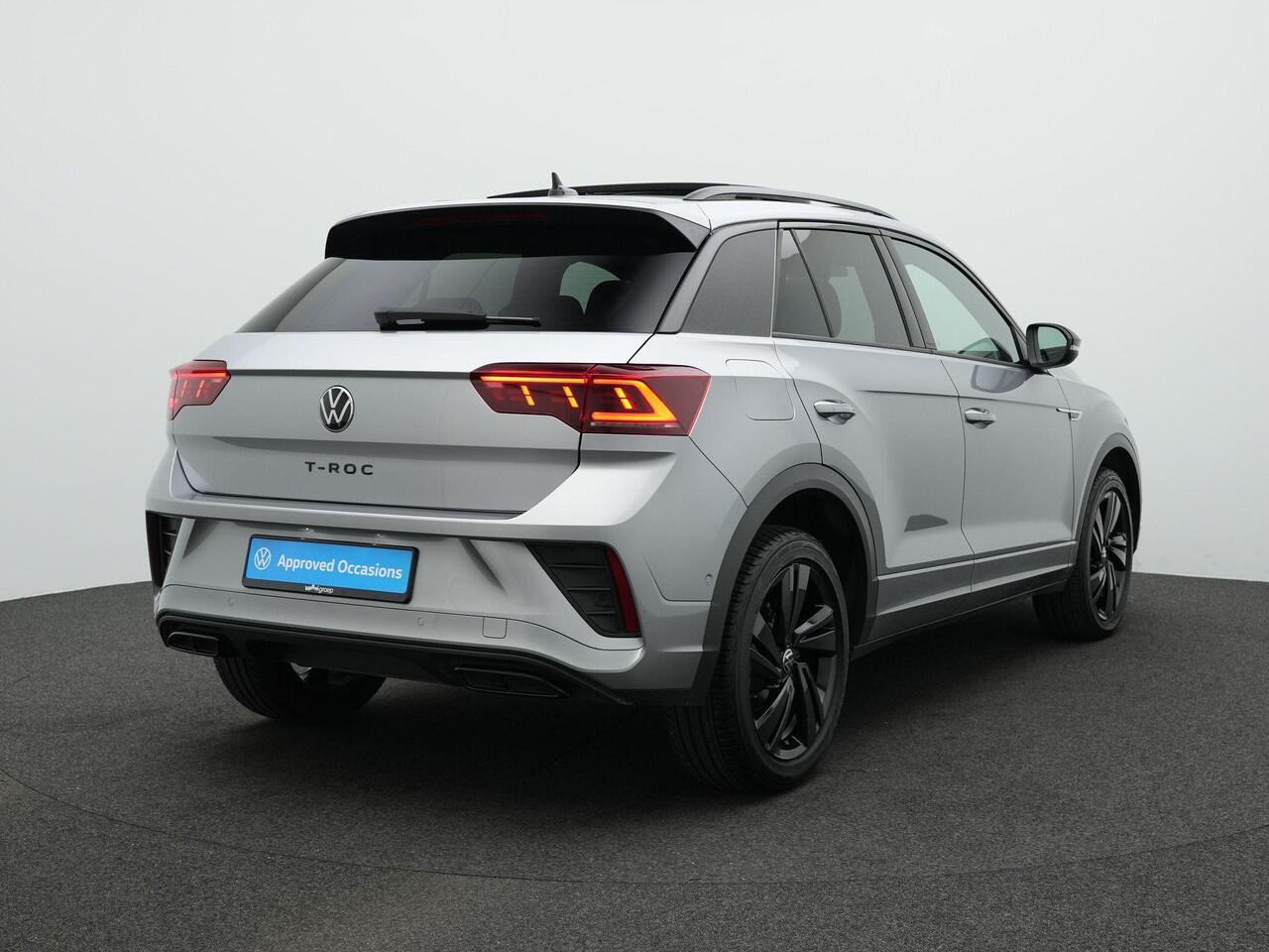 Volkswagen T-Roc 1.5 TSI 150 pk DSG R-Line | Panoramadak | IQ Light | Carplay | Parkeersensoren voor/achter | Adaptive Cruise