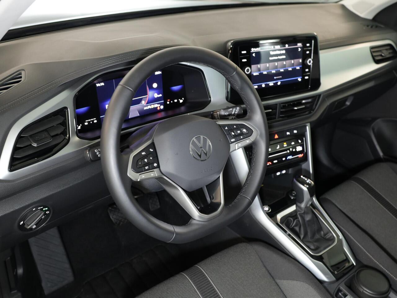 Volkswagen T-Roc 1.5 TSI Life Edition 150 PK DSG |Private lease vanaf ¤598,-| Navigatie | Parkeercamera | Keyless entry |