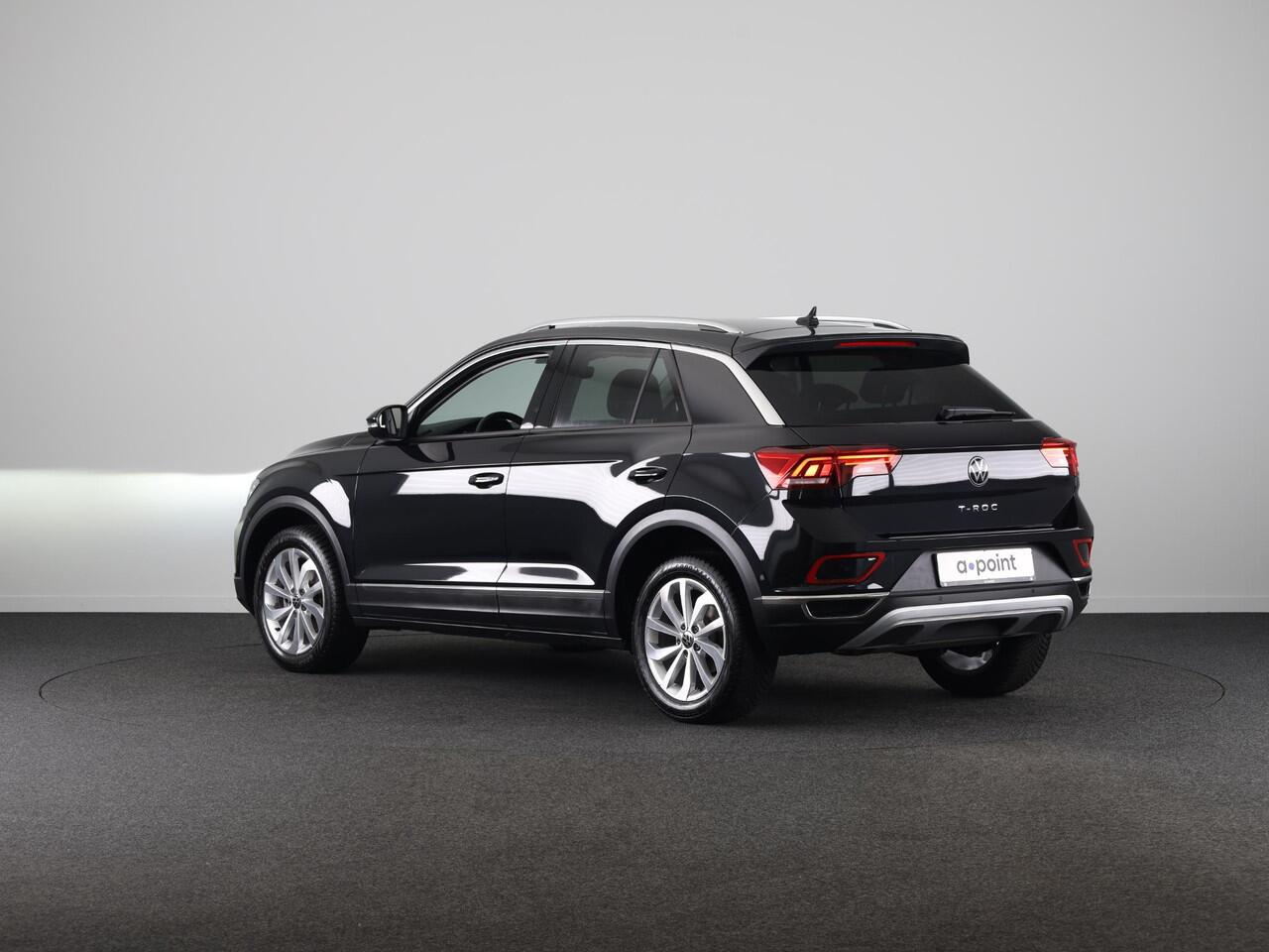 Volkswagen T-Roc 1.5 TSI Style 150 PK DSG | Private lease vanaf ¤ 584,- pm | Trekhaak afneembaar | Navigatie | Stoel verwarming en massage | Alcantara |