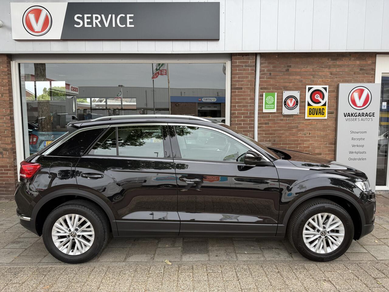 Volkswagen T-Roc 1.0 TSI Style Business | navigatie | cruise control | parkeer sensoren | trekhaak meerprijs 899.00 euro