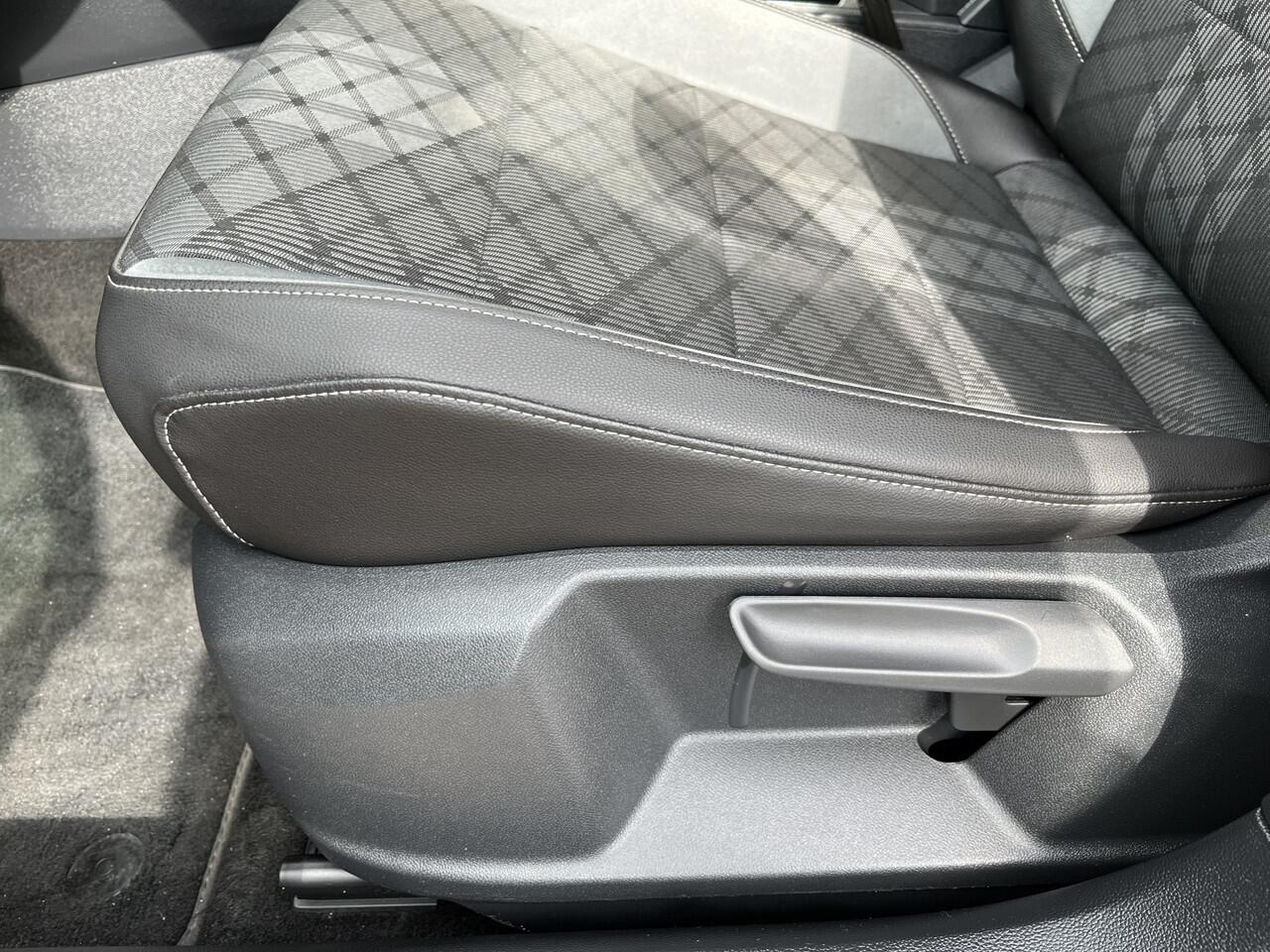 Volkswagen T-Roc 1.5 TSI R-Line / AUTOMAAT/ 2x R-LINE/ PARK. SENSOREN/ IQ. LIGHT/ DODE HOEK/ STOELVERWARM./ DIGITAL DASHBOARD/ APP-CONNECT/ ADAPT. CRUISE/ CLIMA/ DAB/ 18" LMV