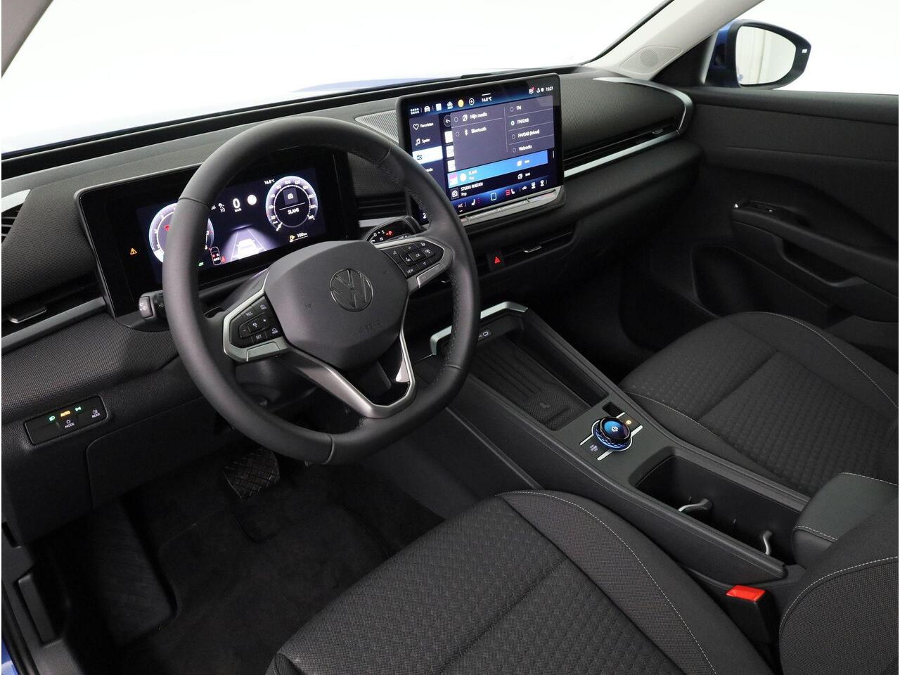 Volkswagen T-Roc Life First Edition 1.5 eTSI 85 kW / 116 pk DSG