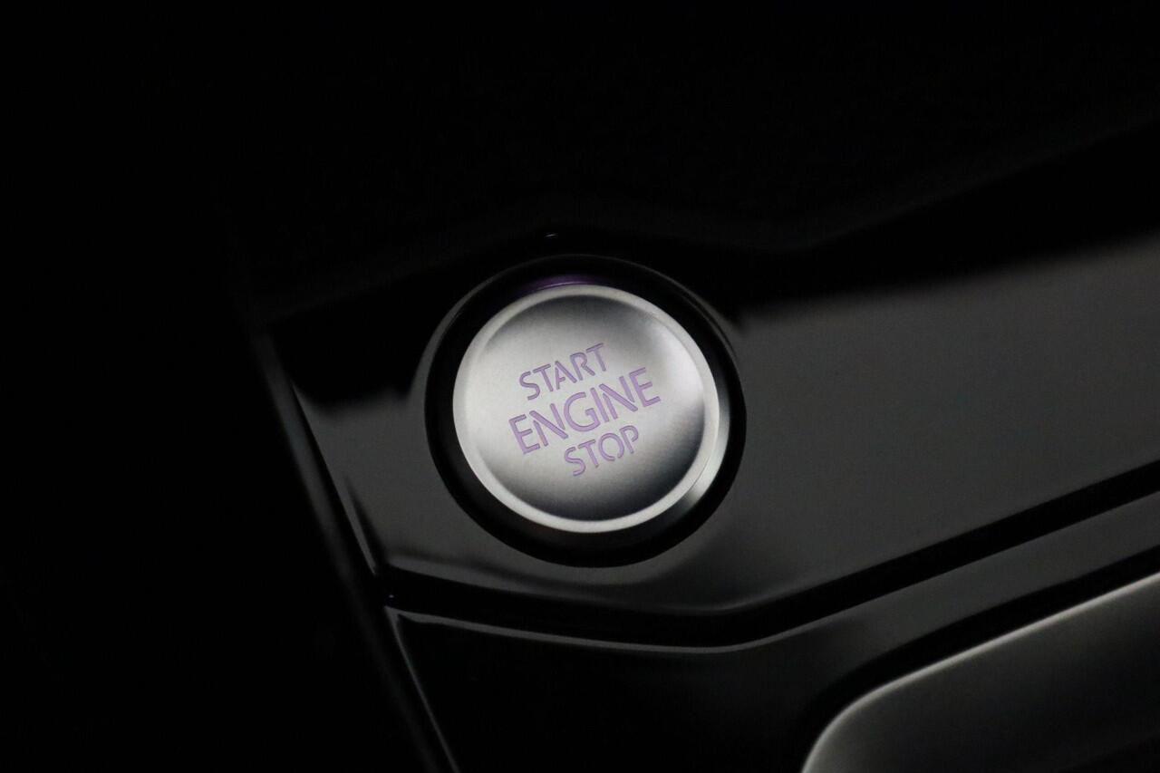 Volkswagen T-Roc R-Line Edition 1.5 TSI 110 kW / 150 pk DSG | IQ Light | Camera | Park Assist | Keyless | 17 inch