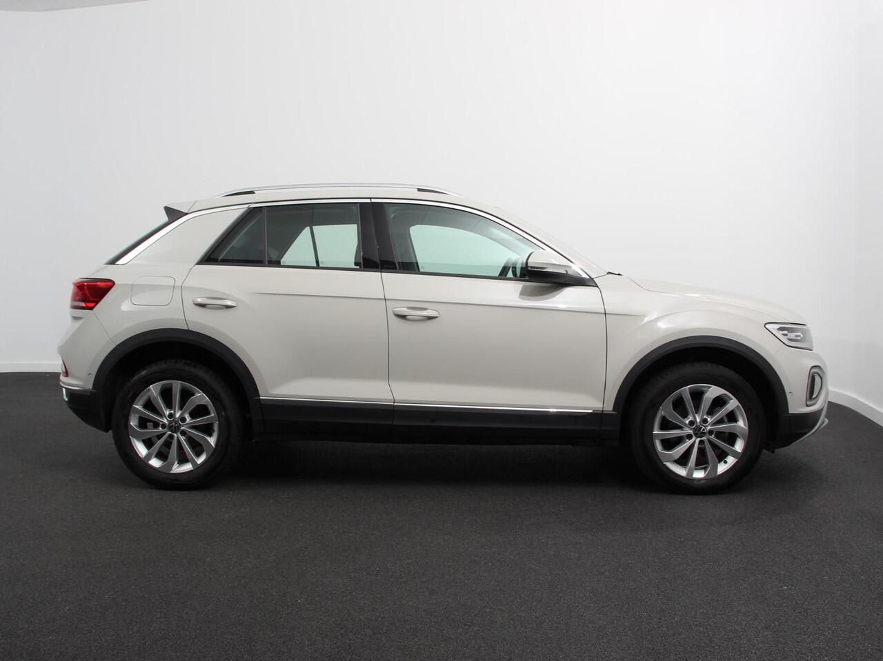 Volkswagen T-Roc 1.5 TSI 150pk DSG Style Edition | Navigatie | Apple Carplay/Android Auto | Camera | Parkeersensoren | Adaptive Cruise Control | Dodehoek Assistent | Elektrische achterklep | Stoel- en stuurverwarming | Full Led | Climate Control | Lichtmetalen velgen