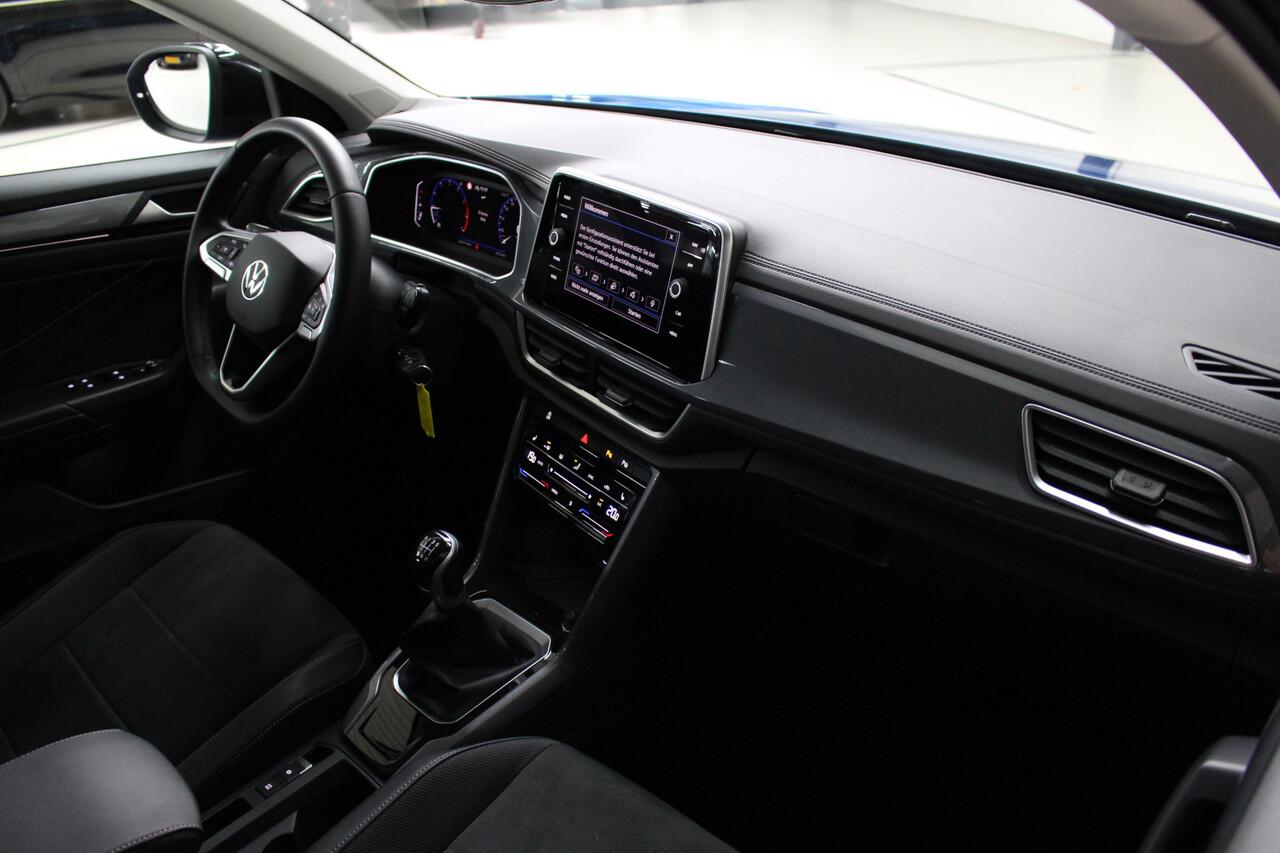 Volkswagen T-Roc 1.0 TSI Style Navigatie | Climate Control | Stoel en stuurverwarming | Standkachel | Parkassist