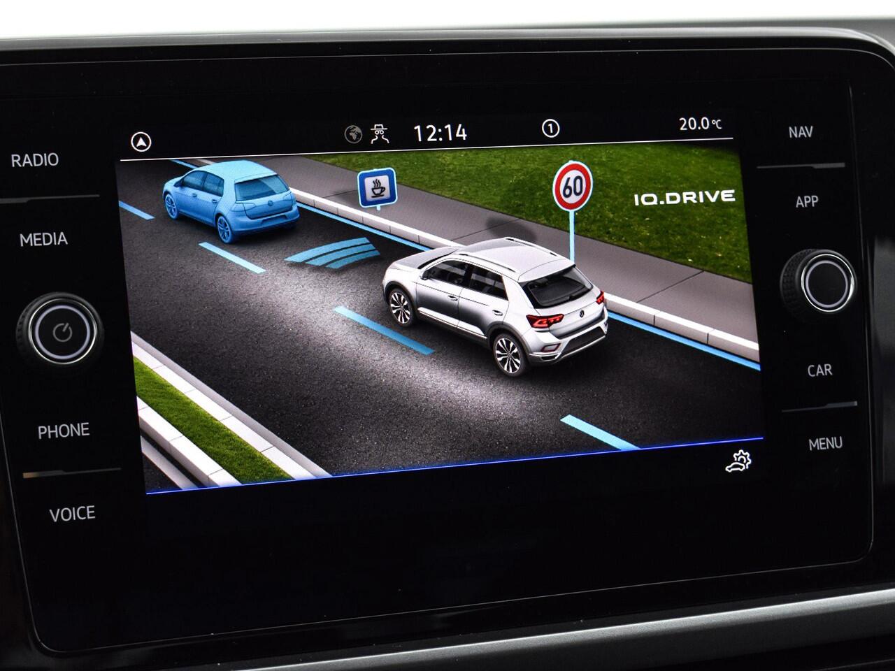 Volkswagen T-Roc 1.5 TSI 150pk DSG Life Edition · Apple/Android Car Play · Navigatie · Camera · P-Sensoren · Park Assist · 17'' Inch · Garantie t/m Februari 2027