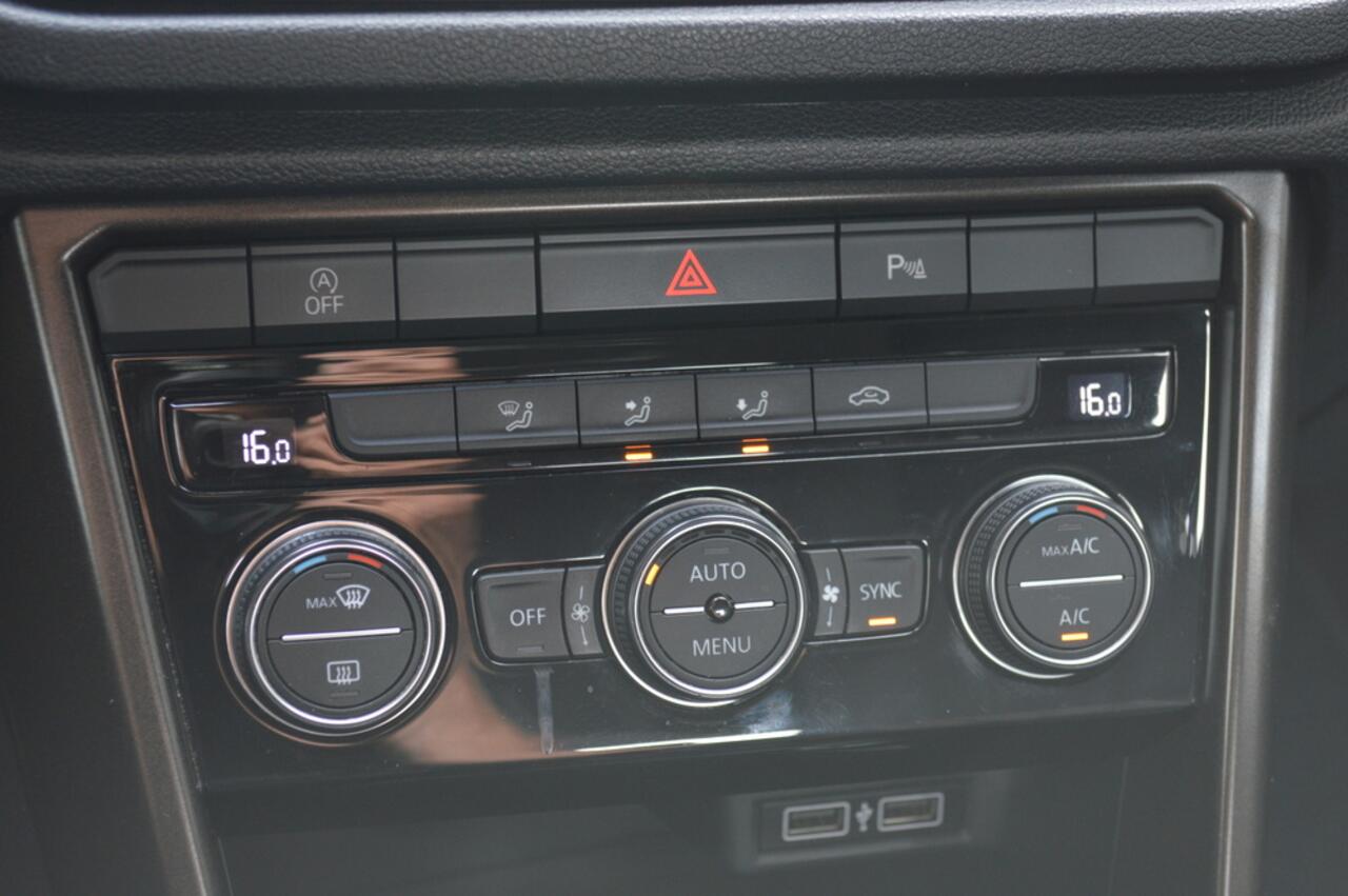 Volkswagen T-Roc 1.0 TSI Style Navi Acc CarPlay Pdc