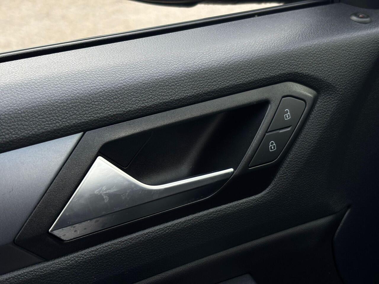 Volkswagen T-Roc Cabrio 1.5 TSI R-Line , Stoel/Stuurverwarming, Super Netjes!, Adaptieve Cruise Control, Dodehoekassistentie, Enz...