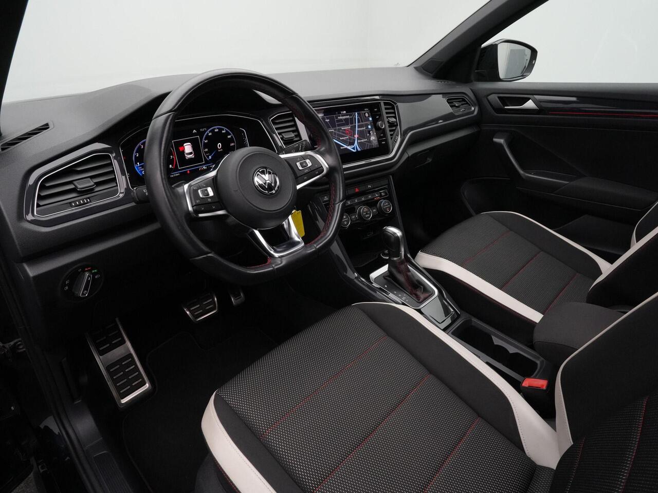 Volkswagen T-Roc 1.5 TSI 150 pk DSG Sport Business R / R-Line | Panoramadak | Trekhaak | Stoelverwarming | Side Assist | Adaptive Cruise