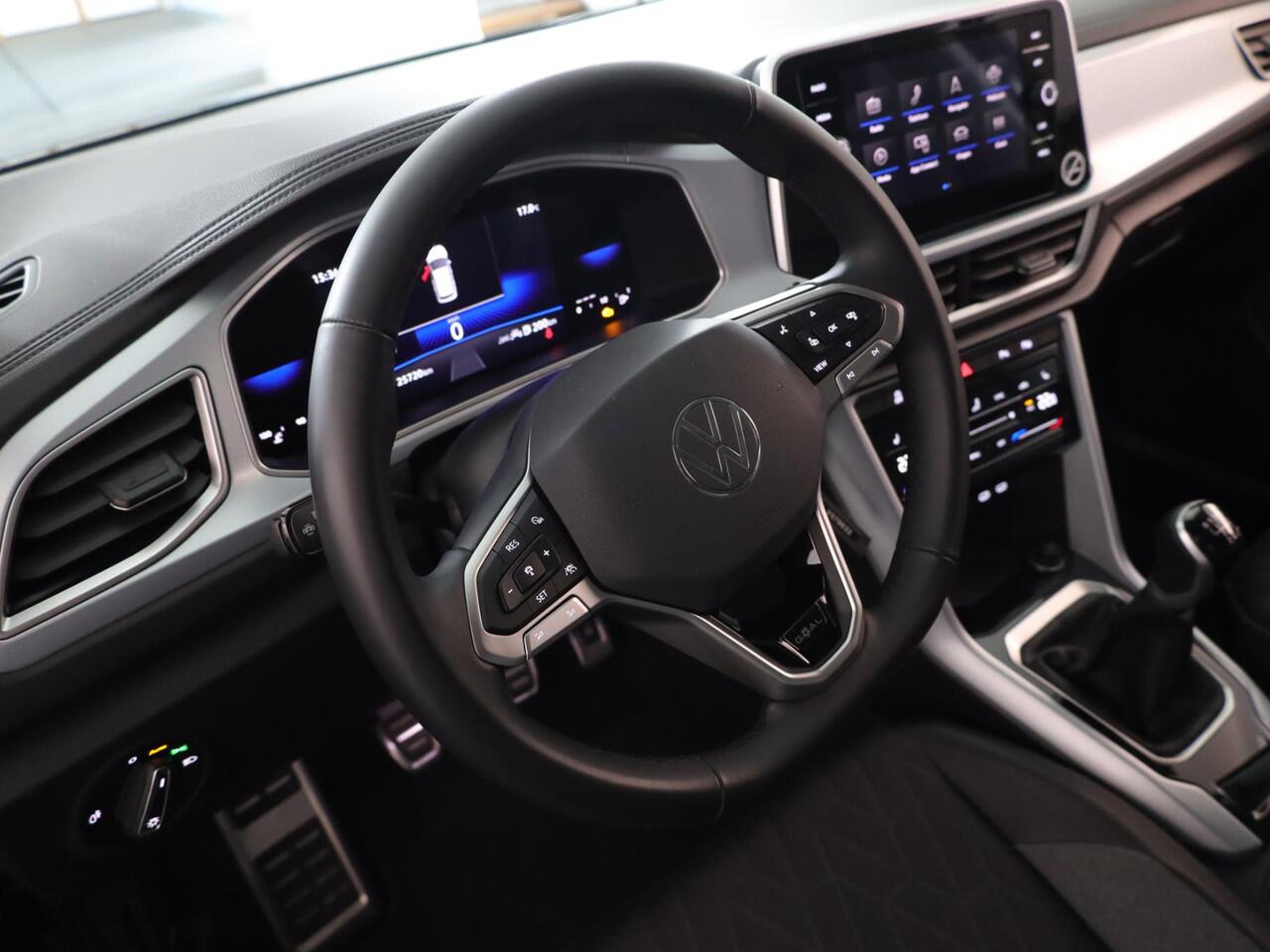 Volkswagen T-Roc 1.0 TSI Life Edition GOAL 115 PK | Navigatie | automatische Airco | Parkeer assistent |