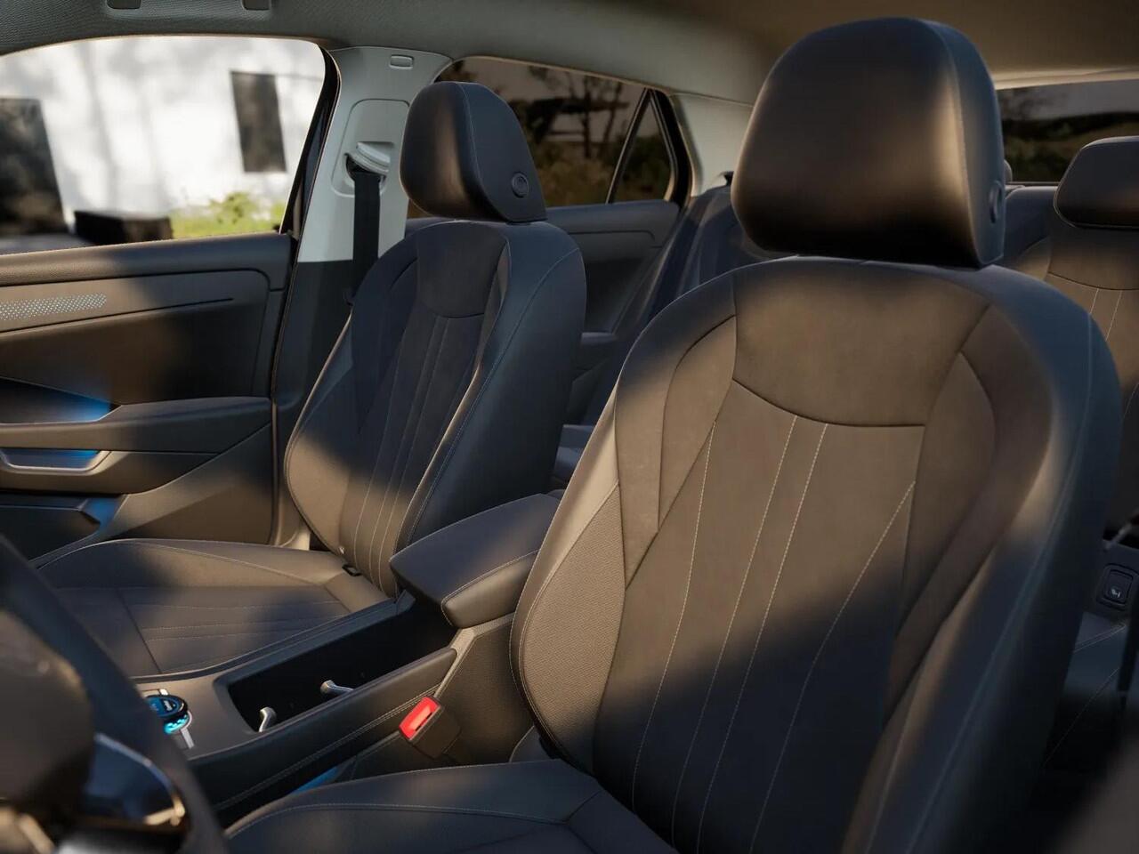 Volkswagen T-Roc Style First Edition 1.5 eTSI 85 kW / 116 PK SUV 7 | Assistance Pakket | Trekhaak | Elek. achterklep | Velgen 'Vancouver', 19 inch lichtmetaal