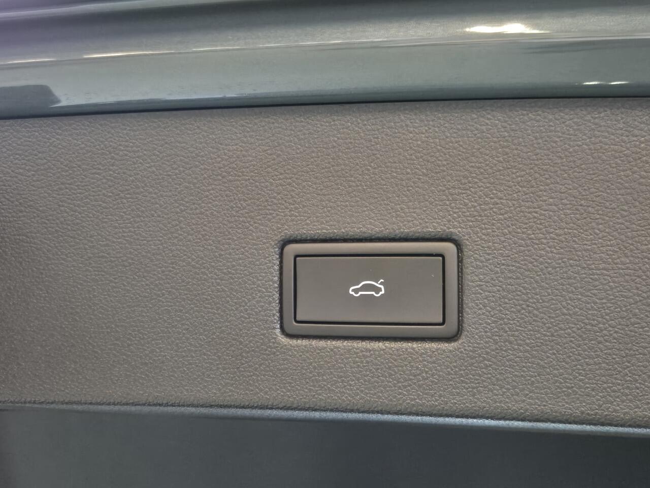 Volkswagen T-Roc 1.5 TSI Style -150pk- Automaat | IQ LED | Camera | Digitale Cockpit Pro | Rijklaarprijs incl. 1 jaar Bovag garantie