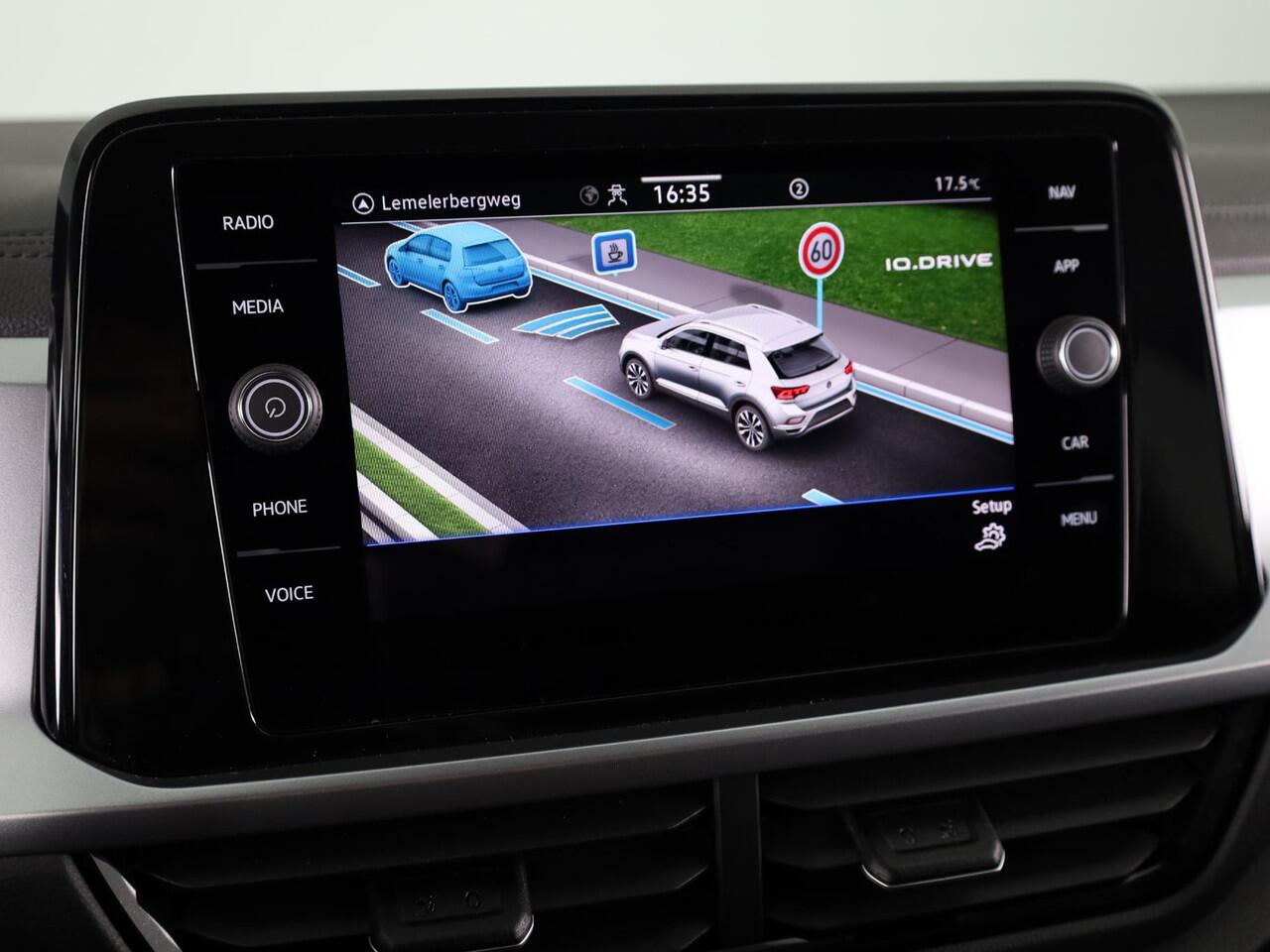 Volkswagen T-Roc 1.5 TSI Life Edition 150 PK DSG | Private lease vanaf ¤ 569,- pm | Navigatie | Parkeercamera | Keyless entry |