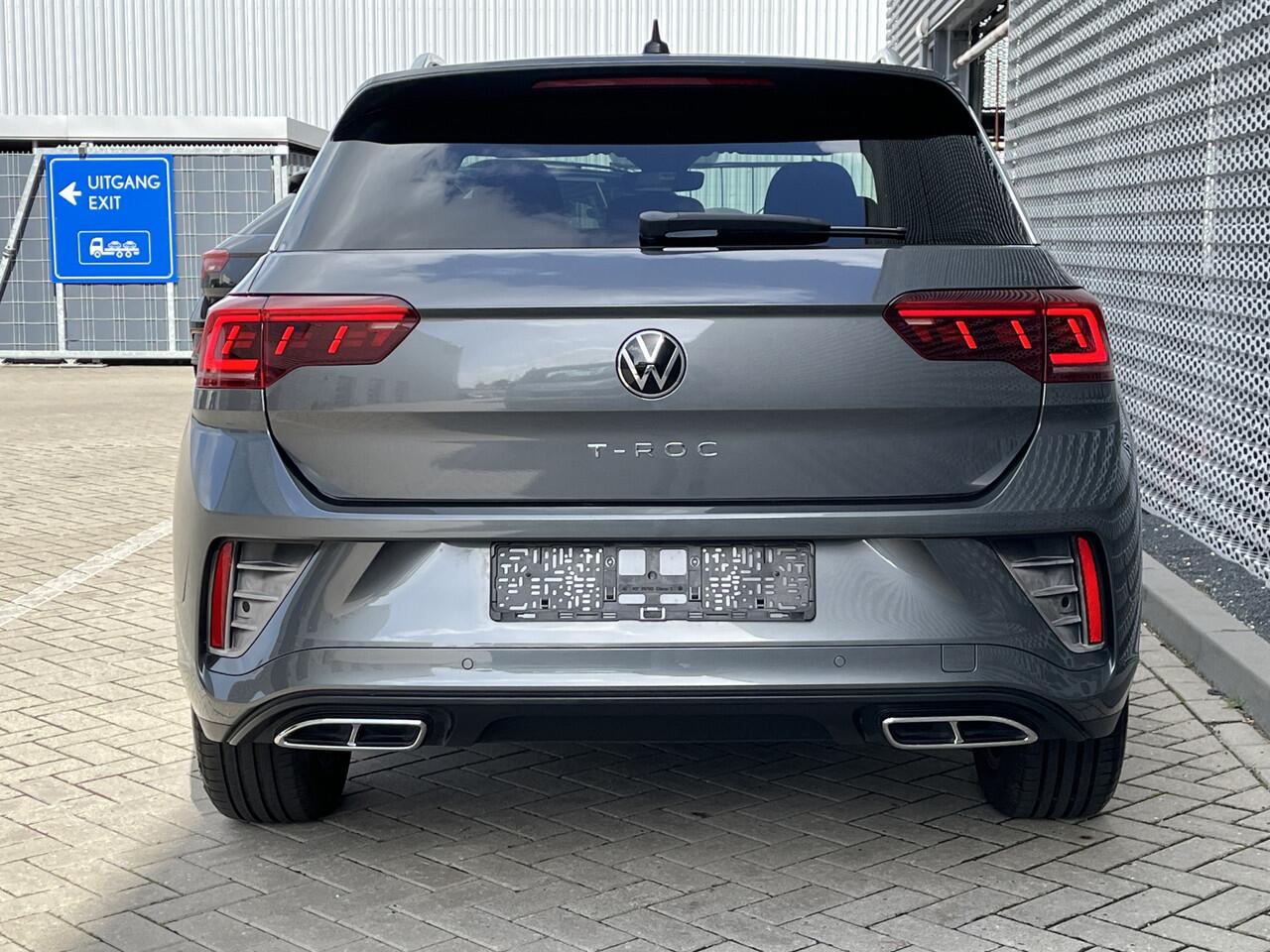 Volkswagen T-Roc 1.5 TSI 150PK R-Line Business+ / R-Line Interieur + Exterieur / Afneembare Trekhaak / IQ LED / Achteruitrijcamera / Stuur + Stoelverwarming / Dodehoek Sensor **