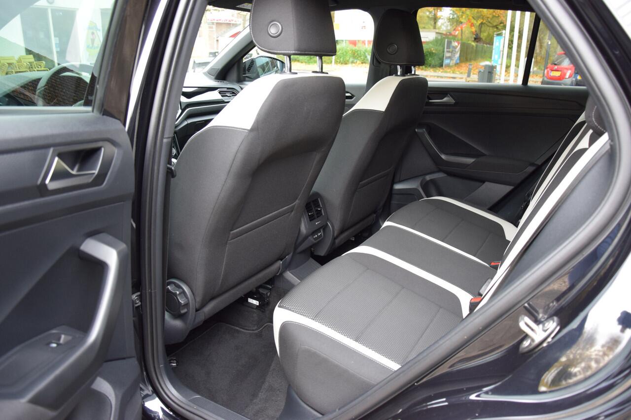 Volkswagen T-Roc 1.5 TSI 150PK Sport DSG Automaat | Org. NL | BOVAG Garantie | Virtual Cockpit | Adaptive Cruise | Full LED | 19'' Velgen | Camera | Navigatie | Apple Carplay&Androidauto |