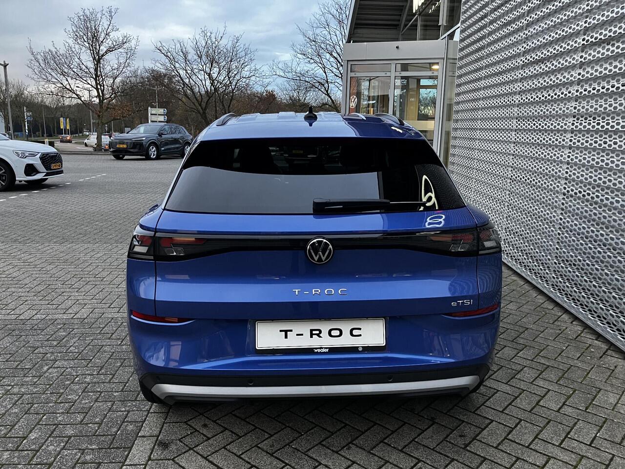 Volkswagen T-Roc Life First Edition 1.5 eTSI 85 kW / 116 PK DSG | Comfort pakket | 18 inch Huntsville Black, Dynamische naafkappen, Dorpellijst aluminium, Zonneweringset |