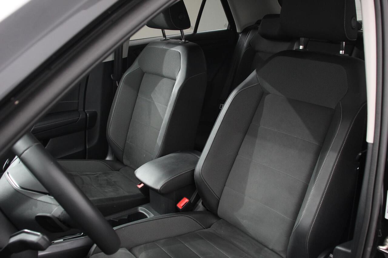 Volkswagen T-Roc 1.5 TSI 150pk DSG Style Consignatie auto | Navigatie | Climate Control | Parkeer sensoren | Adaptive Cruise Control | Led | Dab