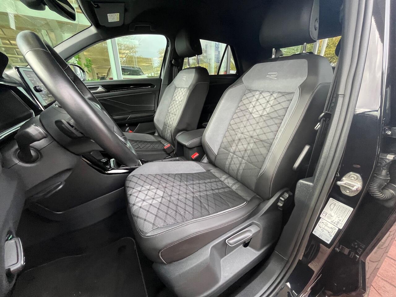 Volkswagen T-Roc 1.5 TSI R-Line / Black Style / Trekhaak / Adaptive Cruise / Stoel & Stuurverwarming / Navi