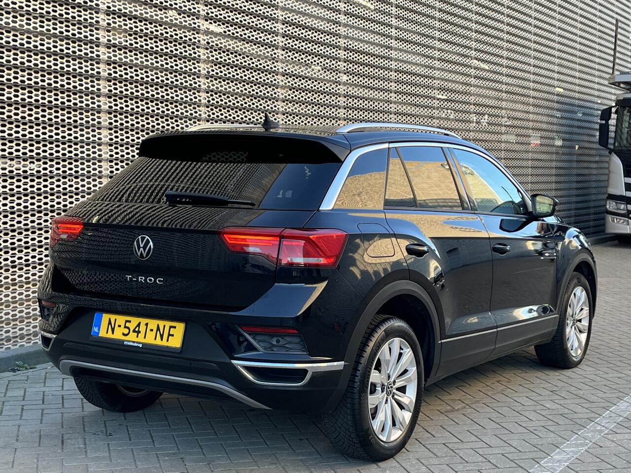 Volkswagen T-Roc 1.0 TSI Style / App connect / Navigatie / Climate controle / Camera / Parkeersensoren V+A / **