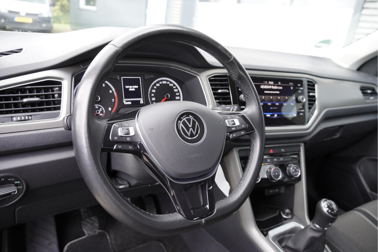 Volkswagen T-Roc 1.0 TSI Style BJ2021 Lmv 16" | Pdc | App-Connect | Navigatiesysteem ( Niet vrijgeschakeld ) | Airco | Cruise control | Getint glas