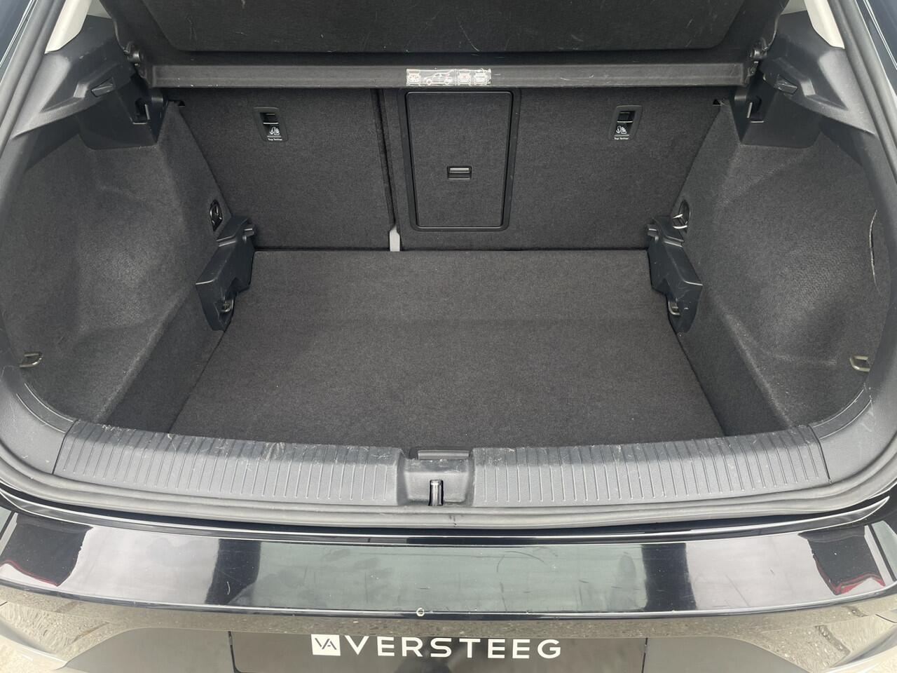 Volkswagen T-Roc 1.5 TSI Sport | LED | Trekhaak | Carplay | Virtual Cockpit | Camera | PDC