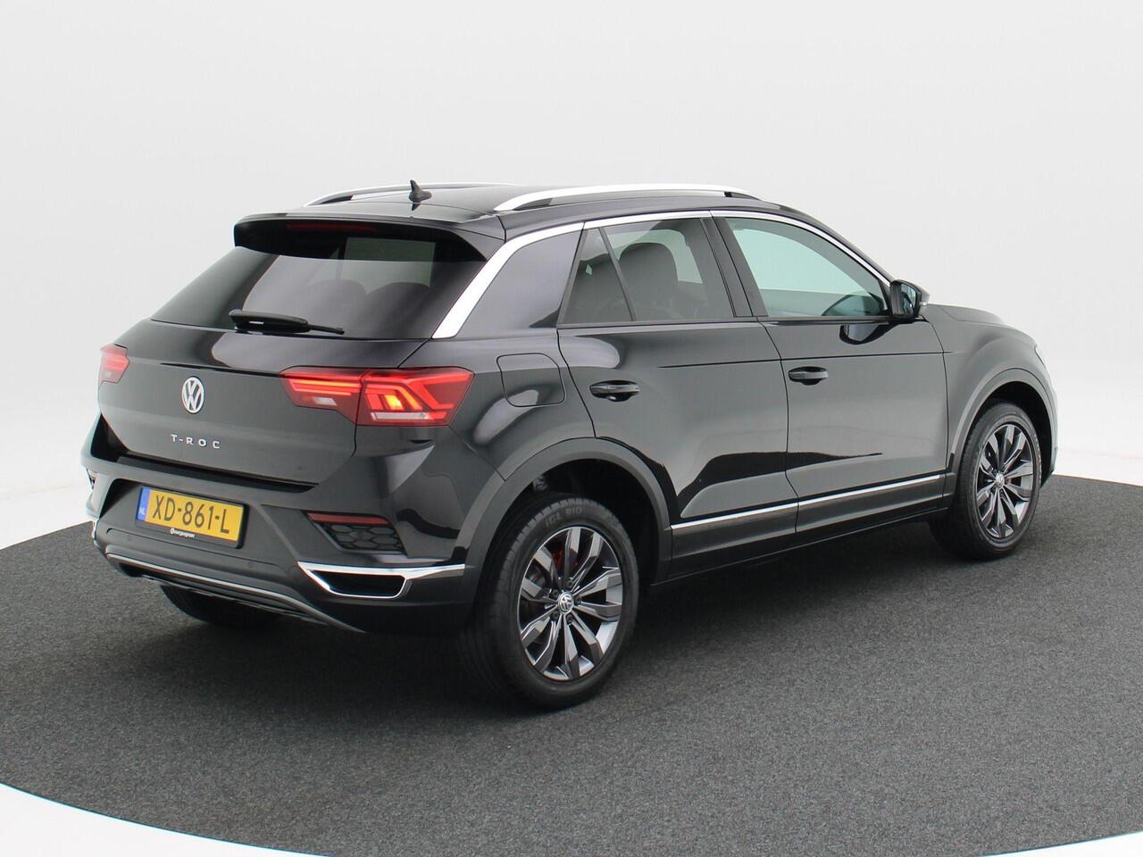 Volkswagen T-Roc 1.0 TSi 115 Pk Sport | Adaptive Cruise | Carplay | Navigatiesysteem | LED | Privacy Glass | Sensoren | Climate Control | 17 Inch