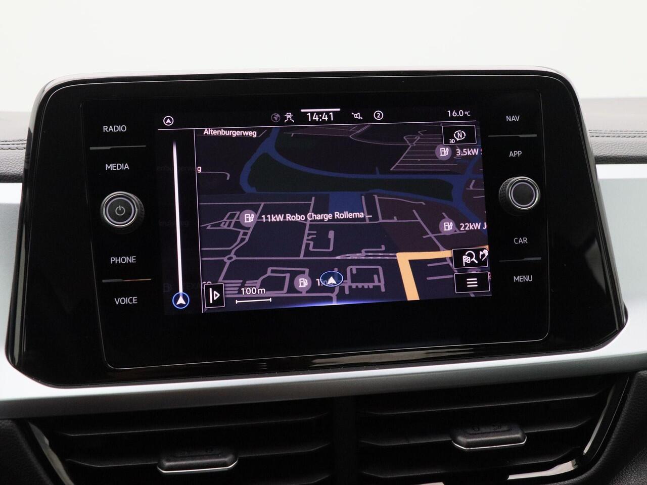 Volkswagen T-Roc 1.5 TSi Life 150 Pk Automaat | Adaptive Cruise | Carplay | Camera | Parkeersensoren | Privacy Glass | LED | 16 Inch | 62.094 Km