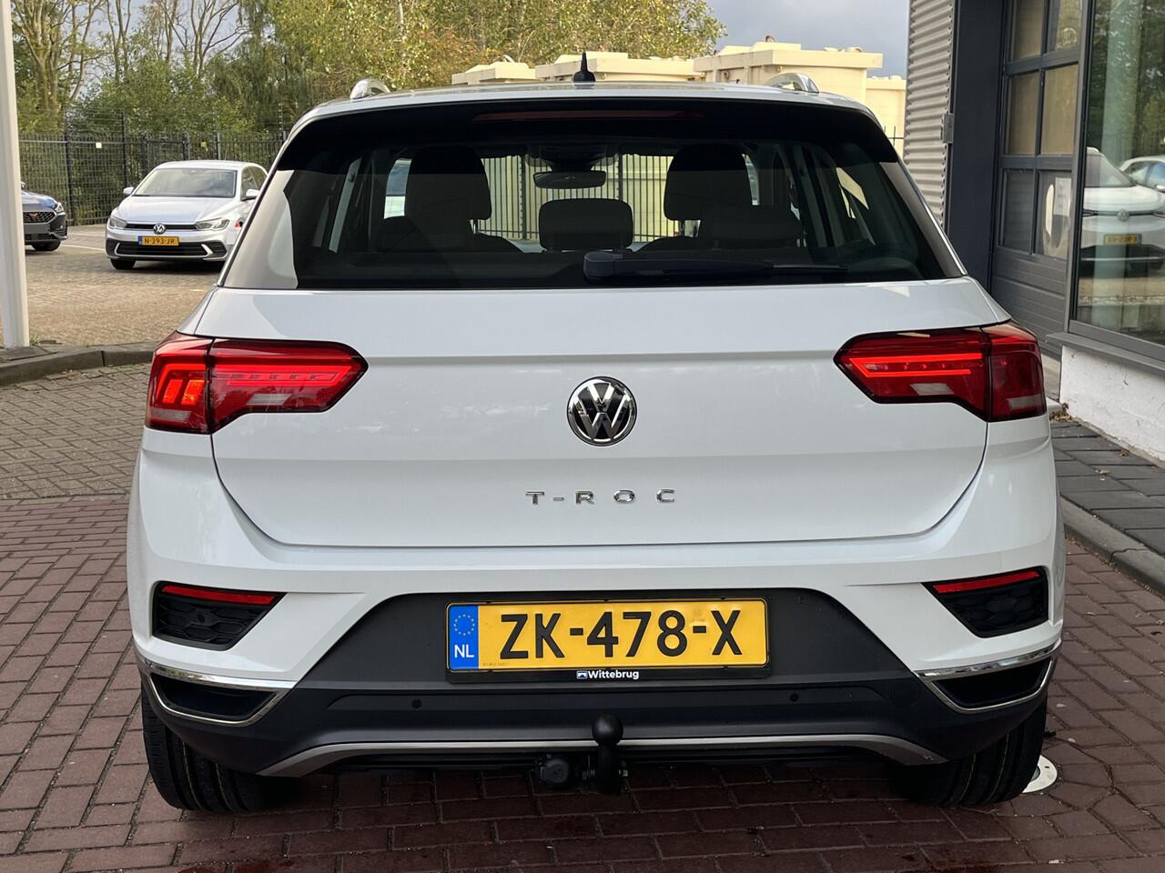 Volkswagen T-Roc 1.5 TSI Style Business / 150PK / Elect. Achterklep / 18 Inch / Trekhaak / Navigatie / Apple Carplay / PDC / Adaptive Cruise