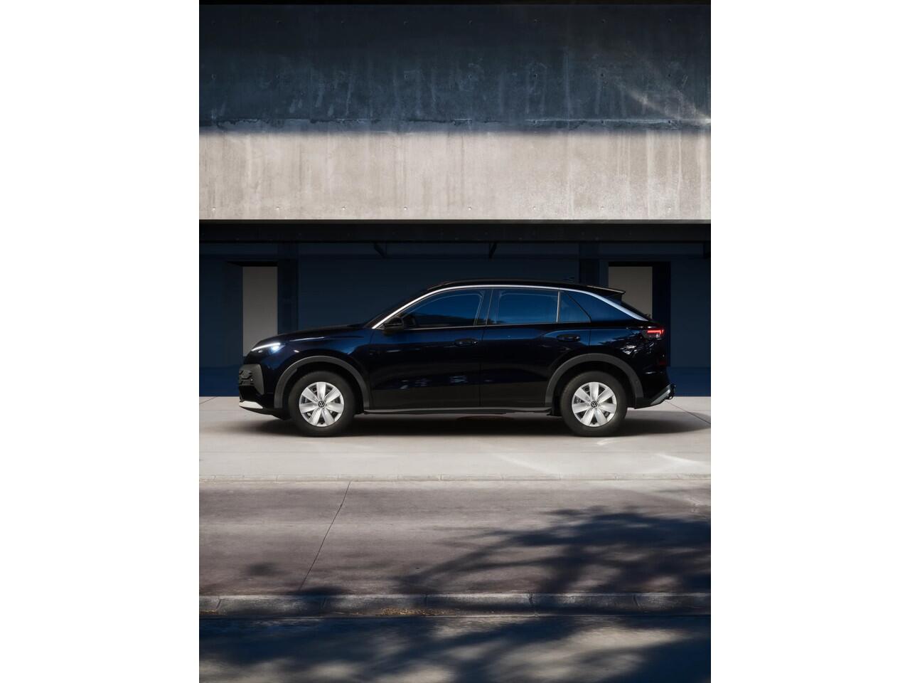 Volkswagen T-Roc Style First Edition | 'App-Connect' draadloze smartphone integratie | 30,5 cm display met 2D en 3D weergave | Achterklep, elektrisch, met sensorgestuurde opening (Easy Open)