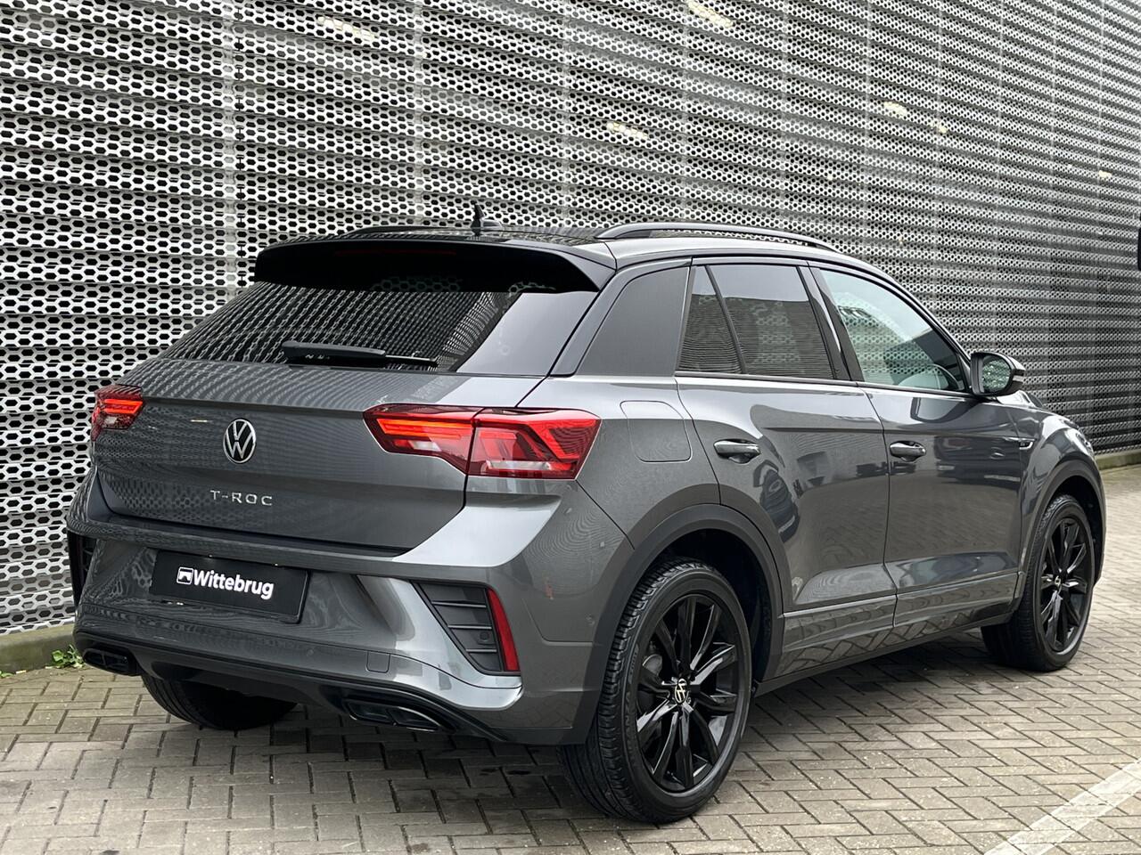 Volkswagen T-Roc 1.5 TSI 150 PK R-Line / Digital Cockpit Pro / Elektrisch Achterklep / Black Style / IQ Light / Achteruitrijcamera / 18''LMV **