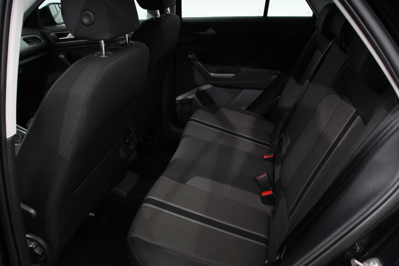 Volkswagen T-Roc 1.5 TSI 150pk DSG Style Team Navigatie Climate Control DAB Adaptive Cruise control Elektrisch bedienbare achterklep