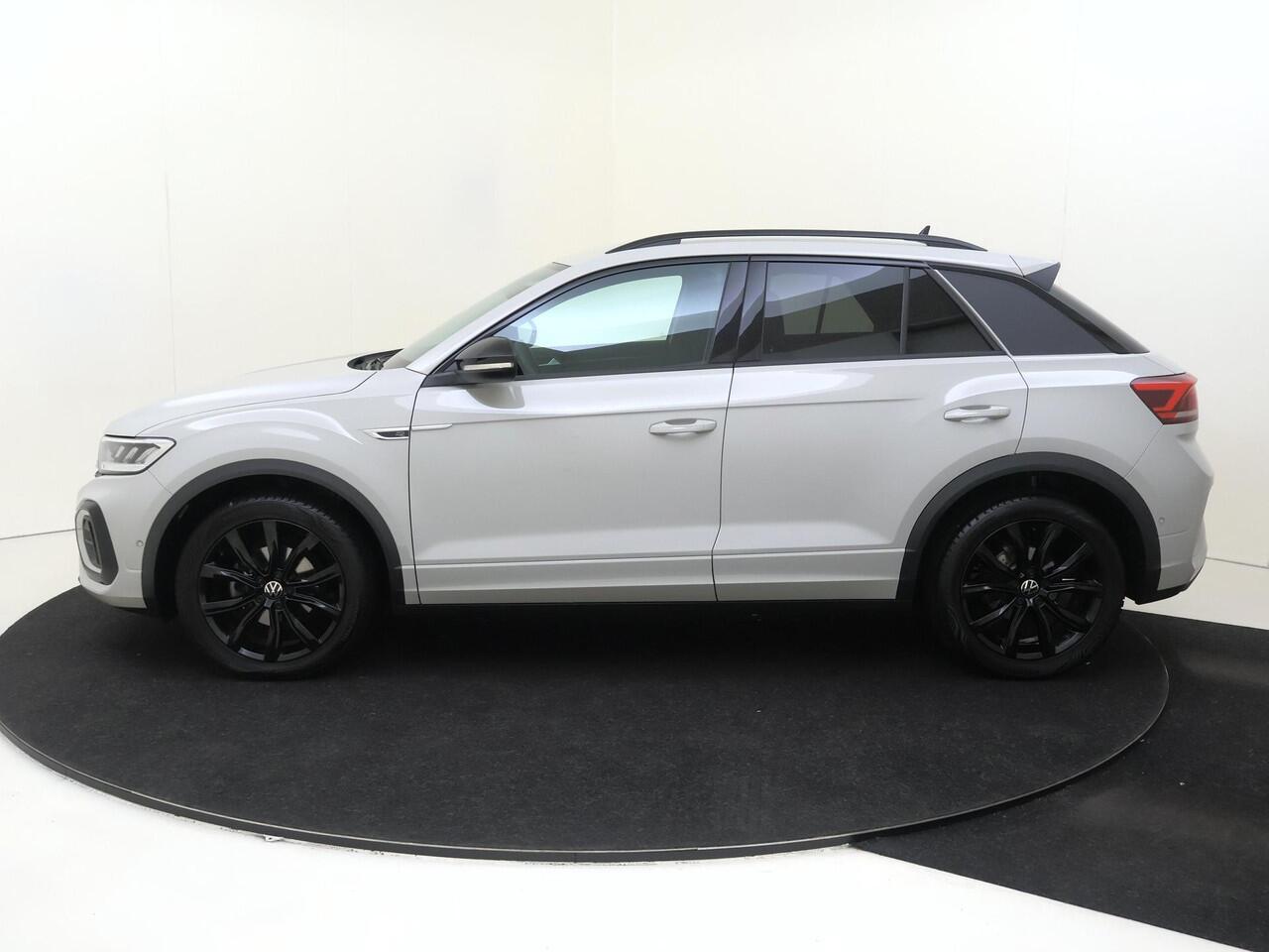 Volkswagen T-Roc 1.0 TSI R-Line | Achteruitrijcamera | Parkeerassistent | Black style | Digital cockpit Pro | Adaptieve cruise control | Navigatie | CarPlay |