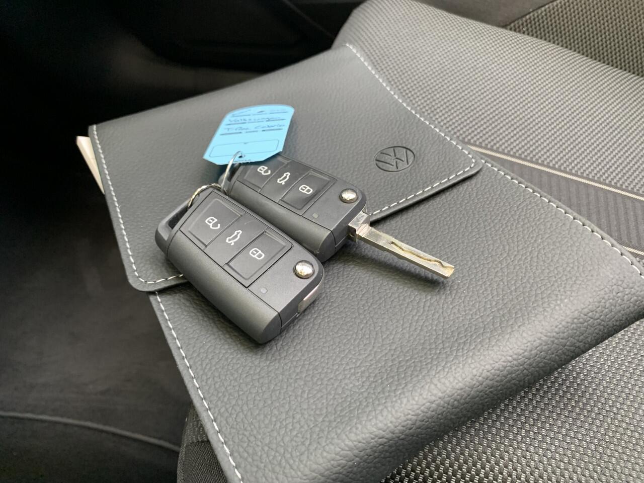 Volkswagen T-Roc Cabrio 1.0 TSI Style DIGITAL COCKPIT-NAVI-ECC-CAMERA-19 inch LMV-PARKEER FUNCTIE