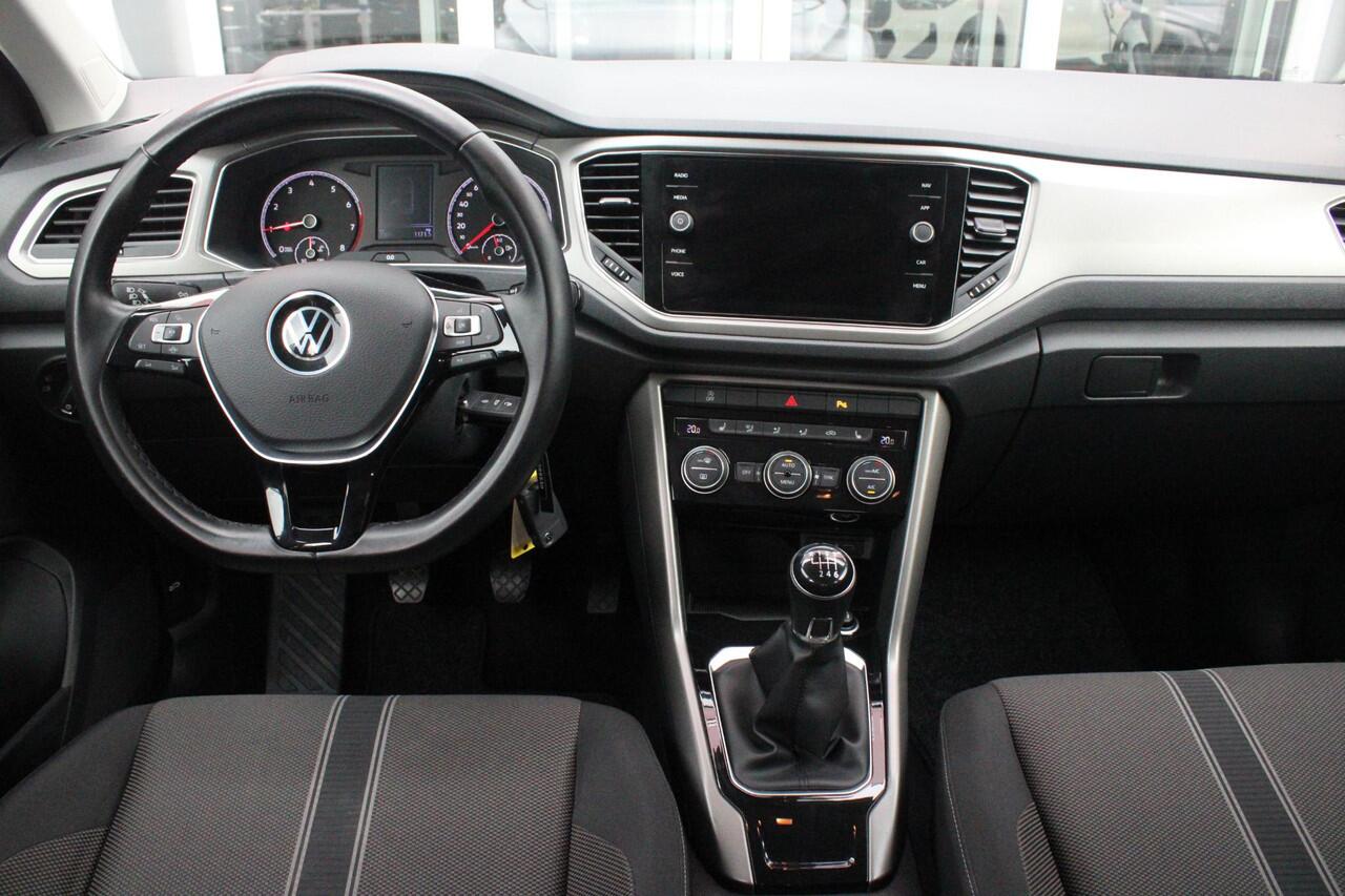 Volkswagen T-Roc 1.0 TSI 110PK STYLE BUSINESS | STOEL VERWARMING | CLIMATE CONTROL | ALL SEASON BANDEN | APPLE CARPLAY/ANDROID AUTO | ADAPTIVE CRUISE CONTROL | LICHTMETALEN VELGEN | DAB+ RADIO | PARKEERSENSOREN VOOR EN ACHTER |
