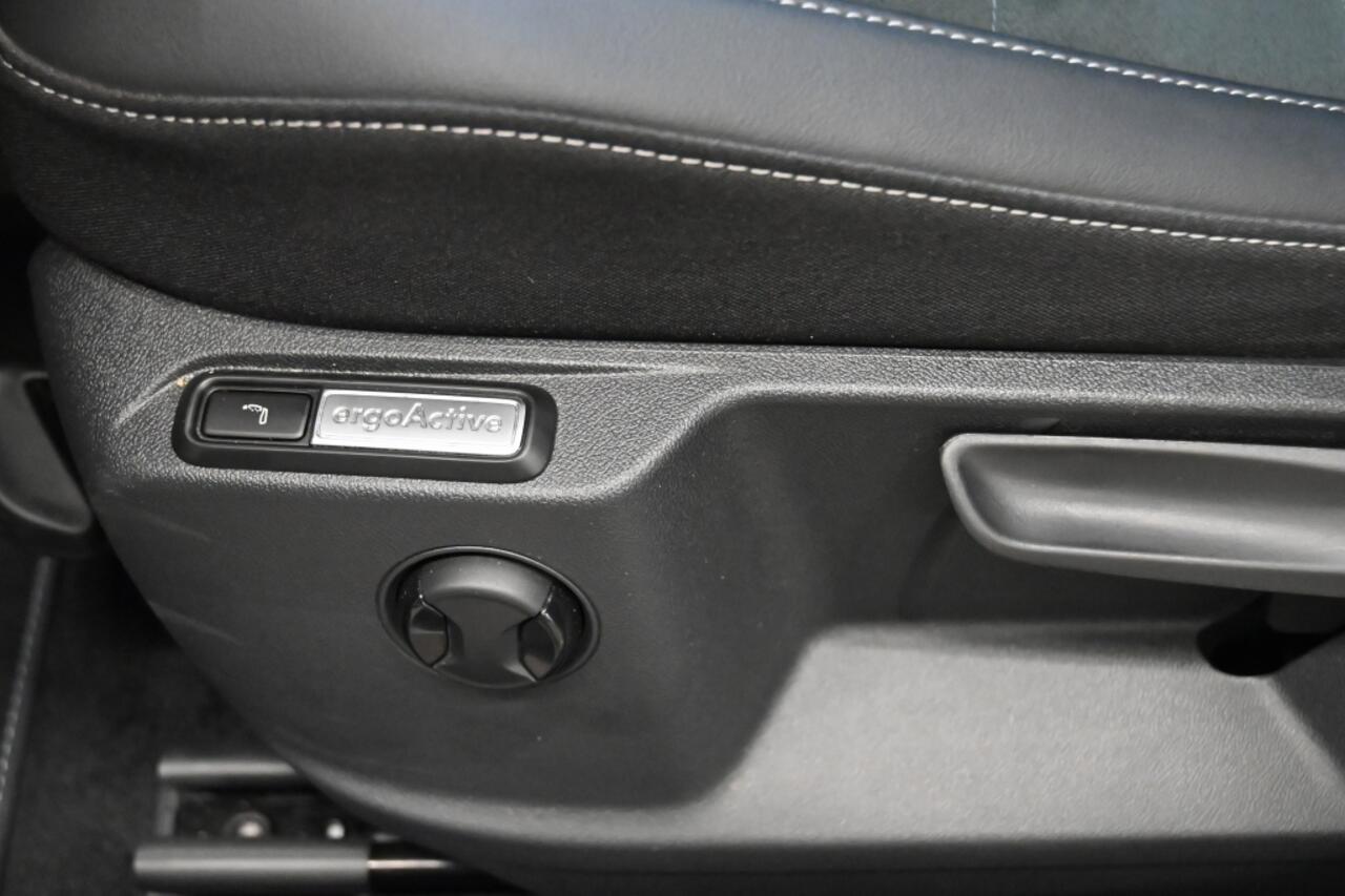 Volkswagen T-Roc 1.5 TSI AUTOMAAT R-Line IQ|PANO|BEATS|TREKHAAK