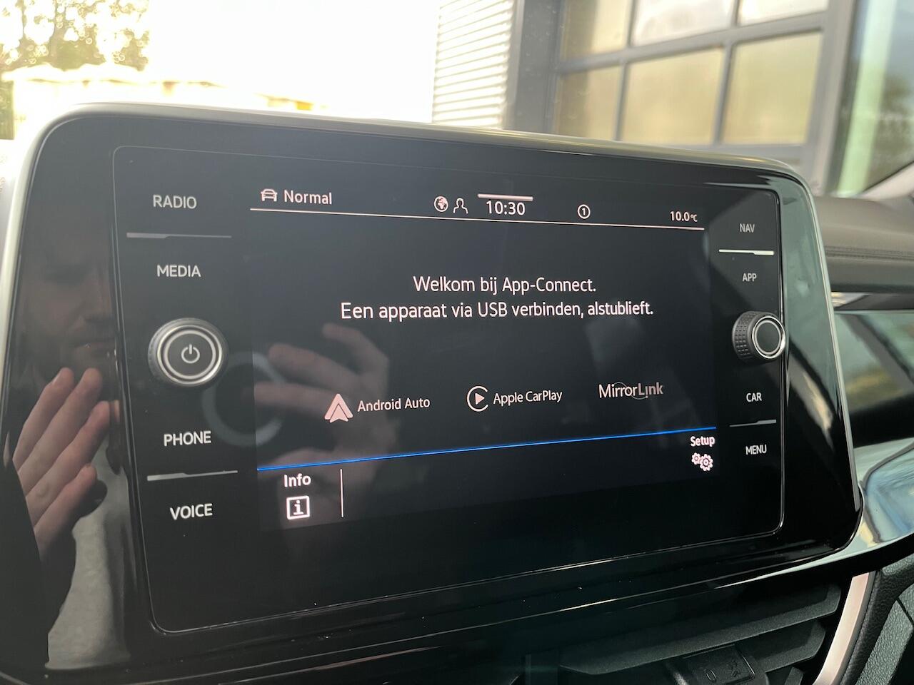 Volkswagen T-Roc 1.5 TSI DSG R-Line / IQ Led / Digitaal dashboard pro / Stand kachel / 19'' LMV