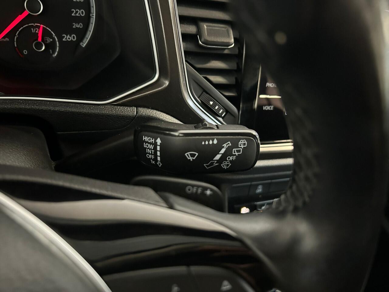 Volkswagen T-Roc 1.5 TSI Sport Business R