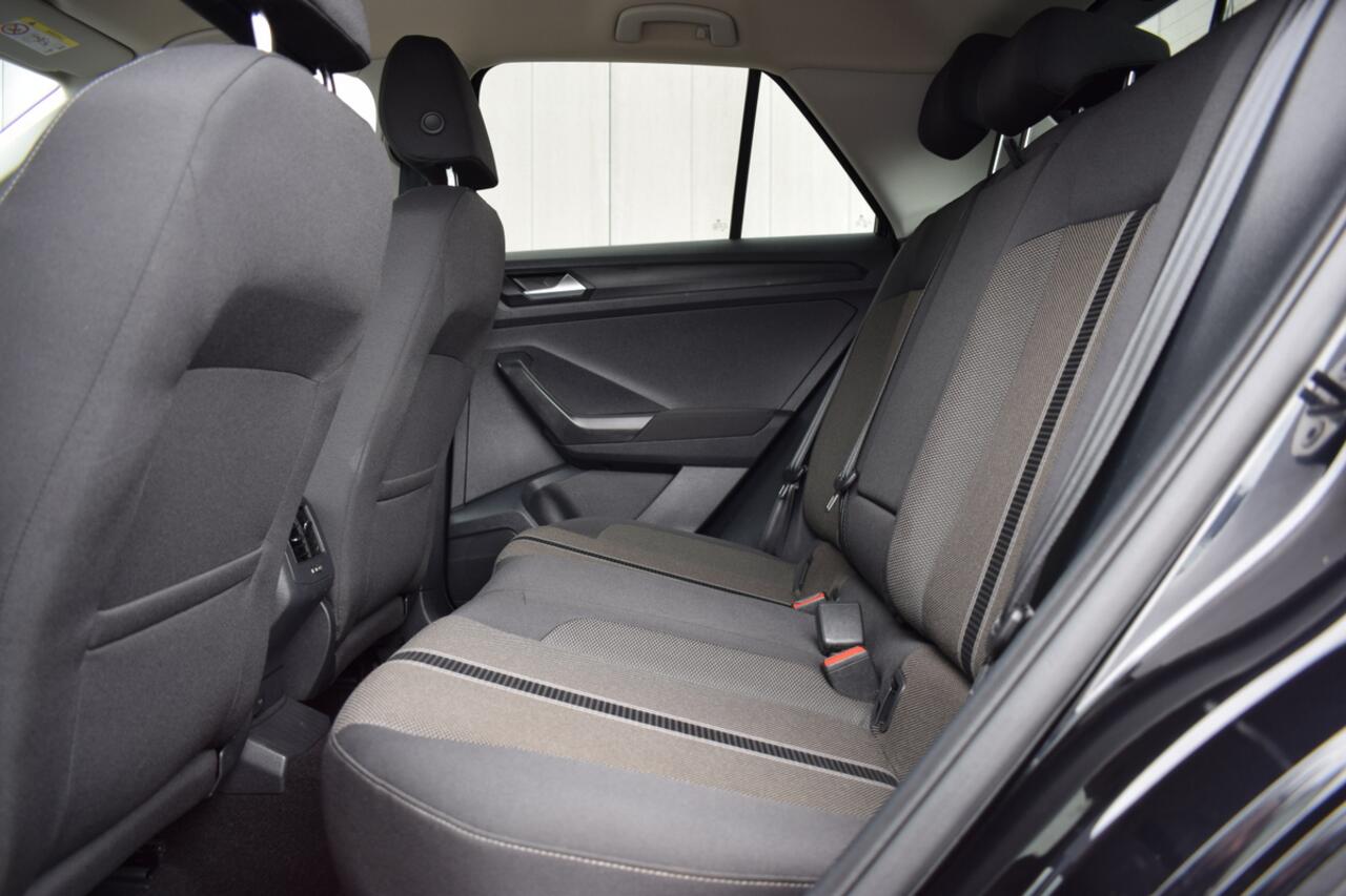 Volkswagen T-Roc 1.5 TSi 150pk Sport LED | Carplay | ECC | Full Map Navi | Adap. Cruise | Volledig Onderhouden!!