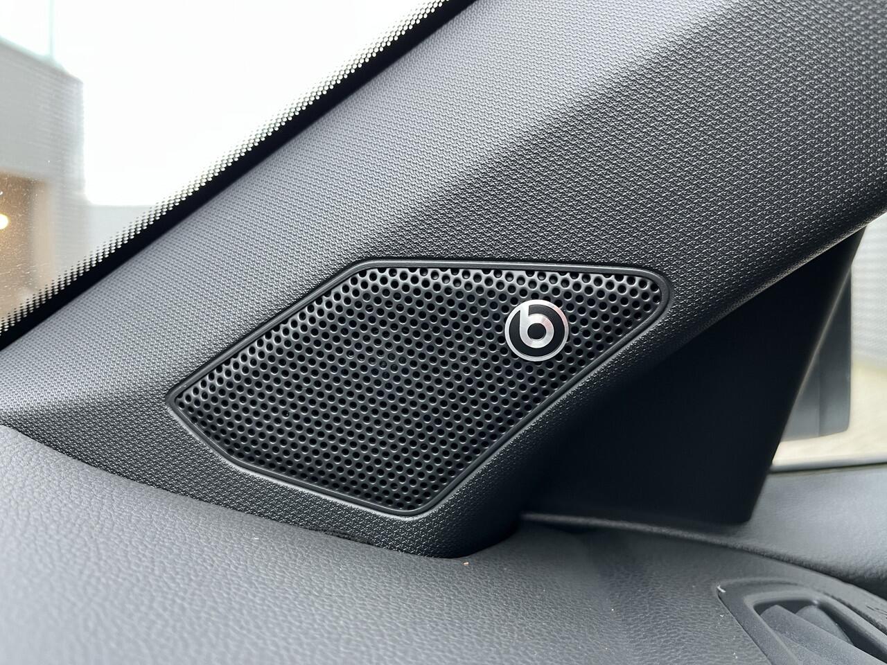 Volkswagen T-Roc 1.5 TSI 150pk DSG R-Line / Panoramadak / Digitale Cockpit / Black Style / Ergo Active Stoel / Navi Pro / Keyless / Alarm / Beats Audio / IQ LED / 18" LMV