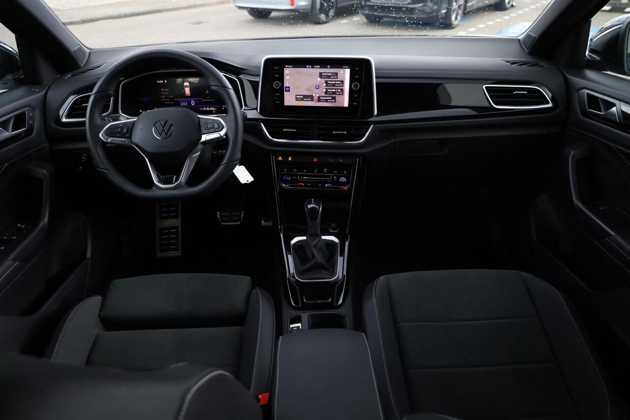 Volkswagen T-Roc 1.5 TSI R-Line afneembare trekhaak achteruitrijcamera two one zwart dak ergo stoel verlengbare zitting & kantelbaar & stoelverwarming privacy glas LED PLUS navigatie vrij geschakeld draadloos laden & carplay / android auto 4 seizoenen banden etc