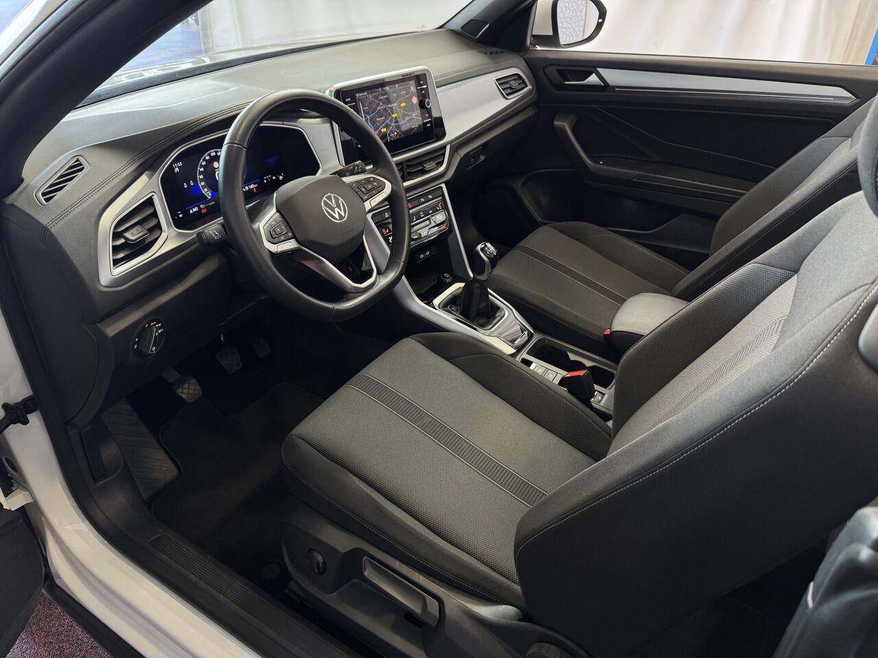 Volkswagen T-Roc Cabrio TSI VIR.COCKPIT CARPLAY NAVI IQ.LED STOEL/STUUR.VERW DAB ADAP.CRUISE 05/2024 "Volkswagen rijden begint bij Topautos.nl - 75 topmodellen direct op voorraad!"