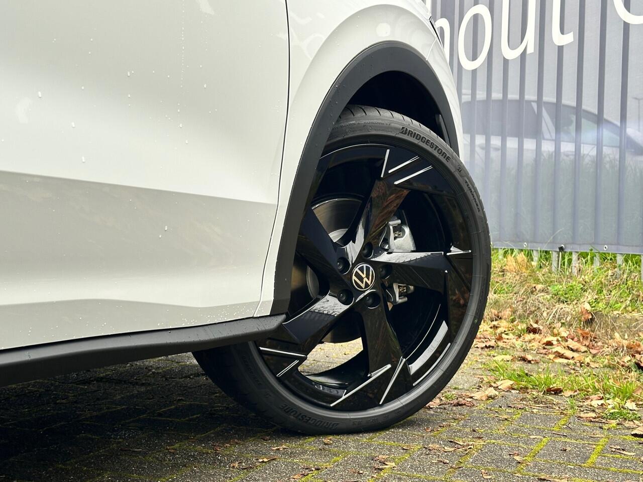 Volkswagen T-Roc 1.5 eTsi 150pk DSG R-Line First Edition / Demonstratieauto