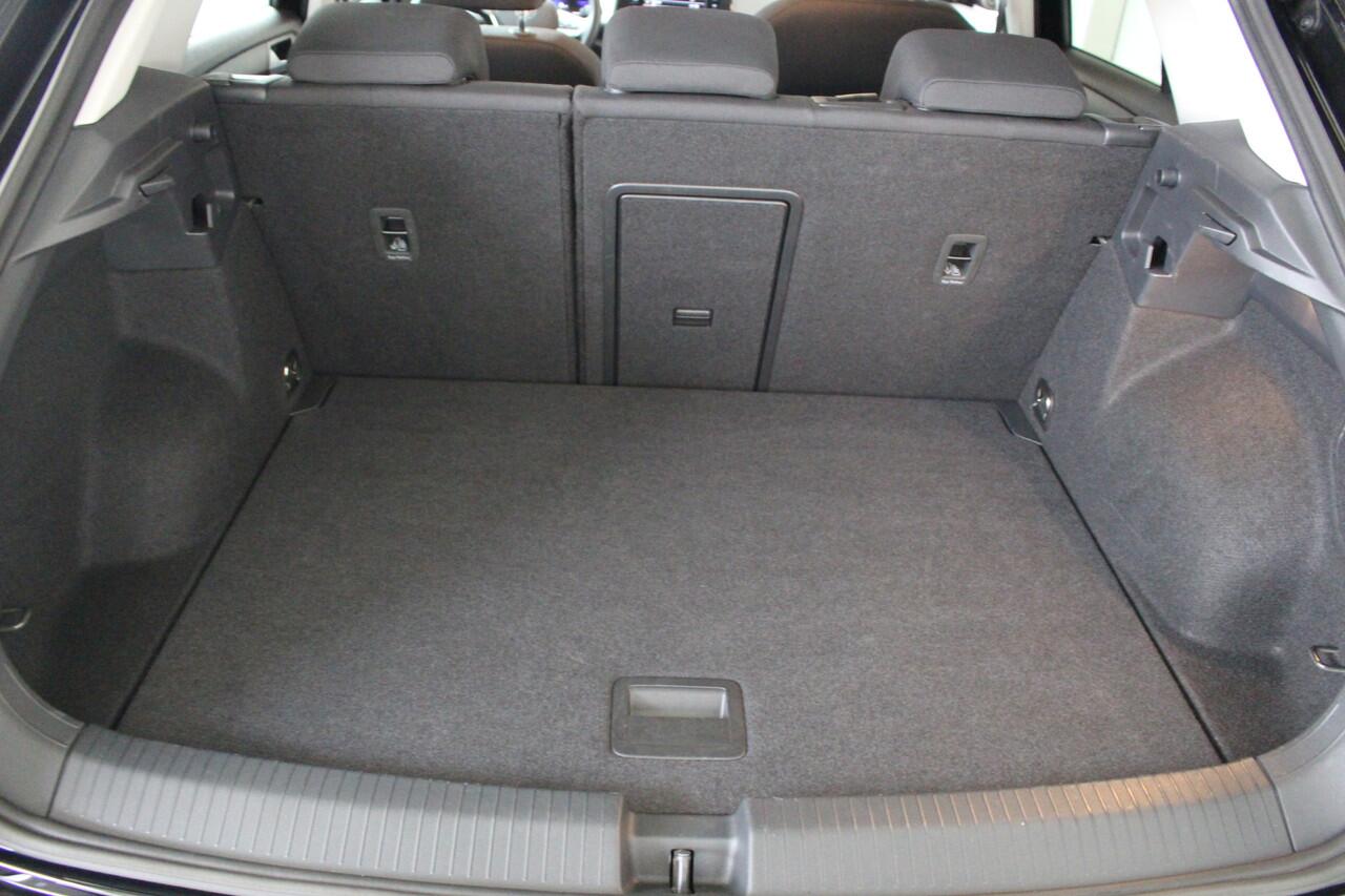 Volkswagen T-Roc 1.0 TSI Life Navigatie | Climate Control | Parkeersensoren | Stoelverwarming | All Season banden