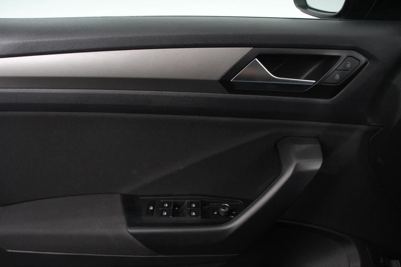 Volkswagen T-Roc 1.5 TSI 150pk DSG Style Team Navigatie Climate Control DAB Adaptive Cruise control Elektrisch bedienbare achterklep