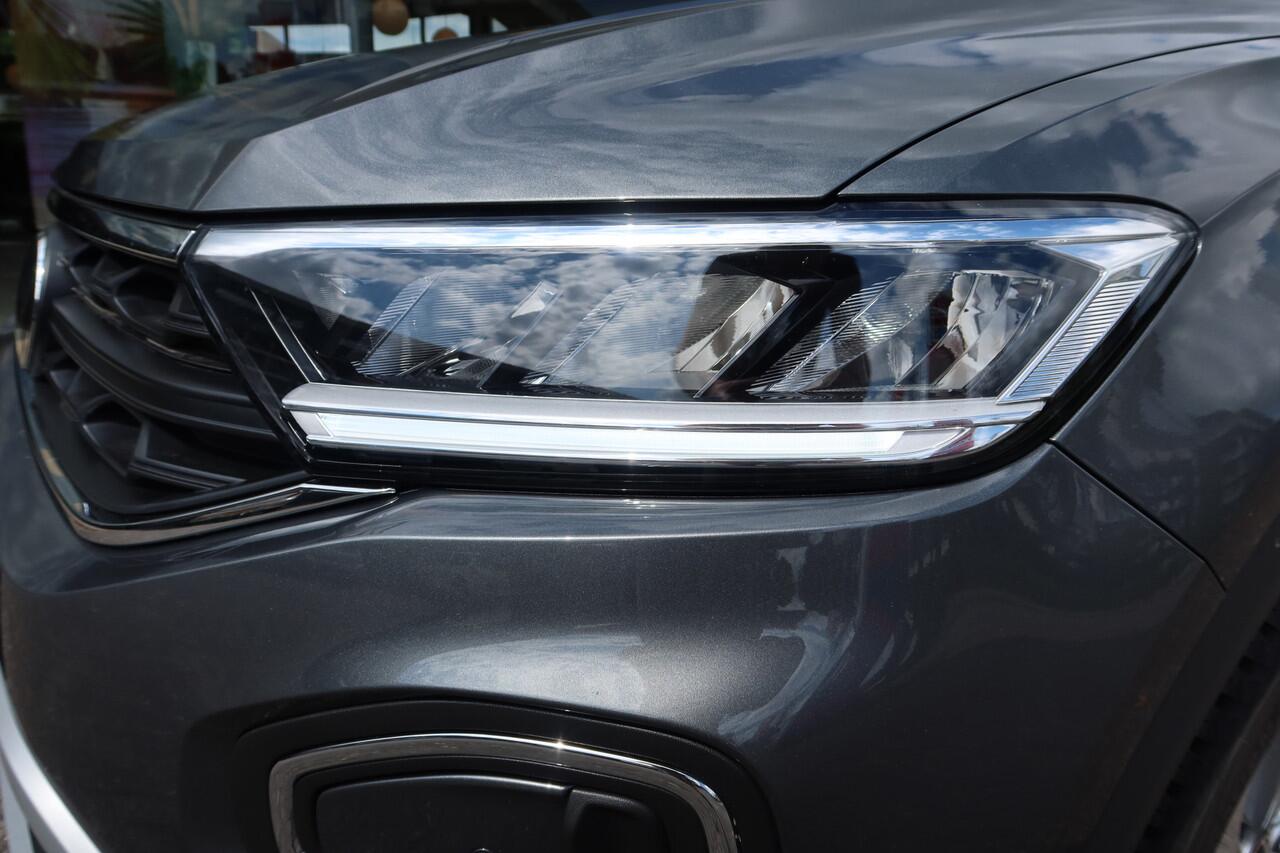 Volkswagen T-Roc 1.5 TSI 150PK AUTOMAAT Life Edition 10dkm! Navi I All-Season I