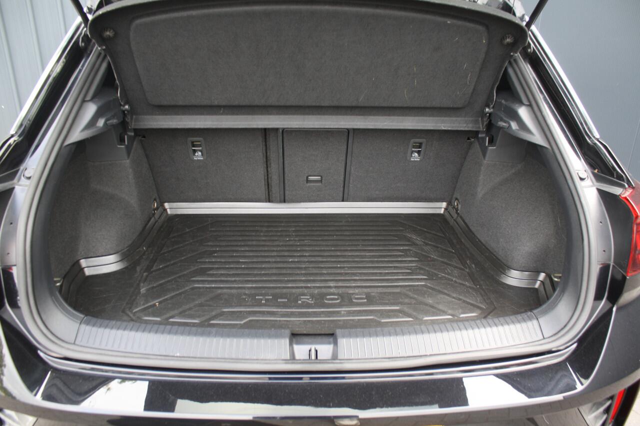 Volkswagen T-Roc 1.5 TSI R-Line - RIJKLAAR - VIRTUAL COCKPIT - NAVIGATIE - PDC