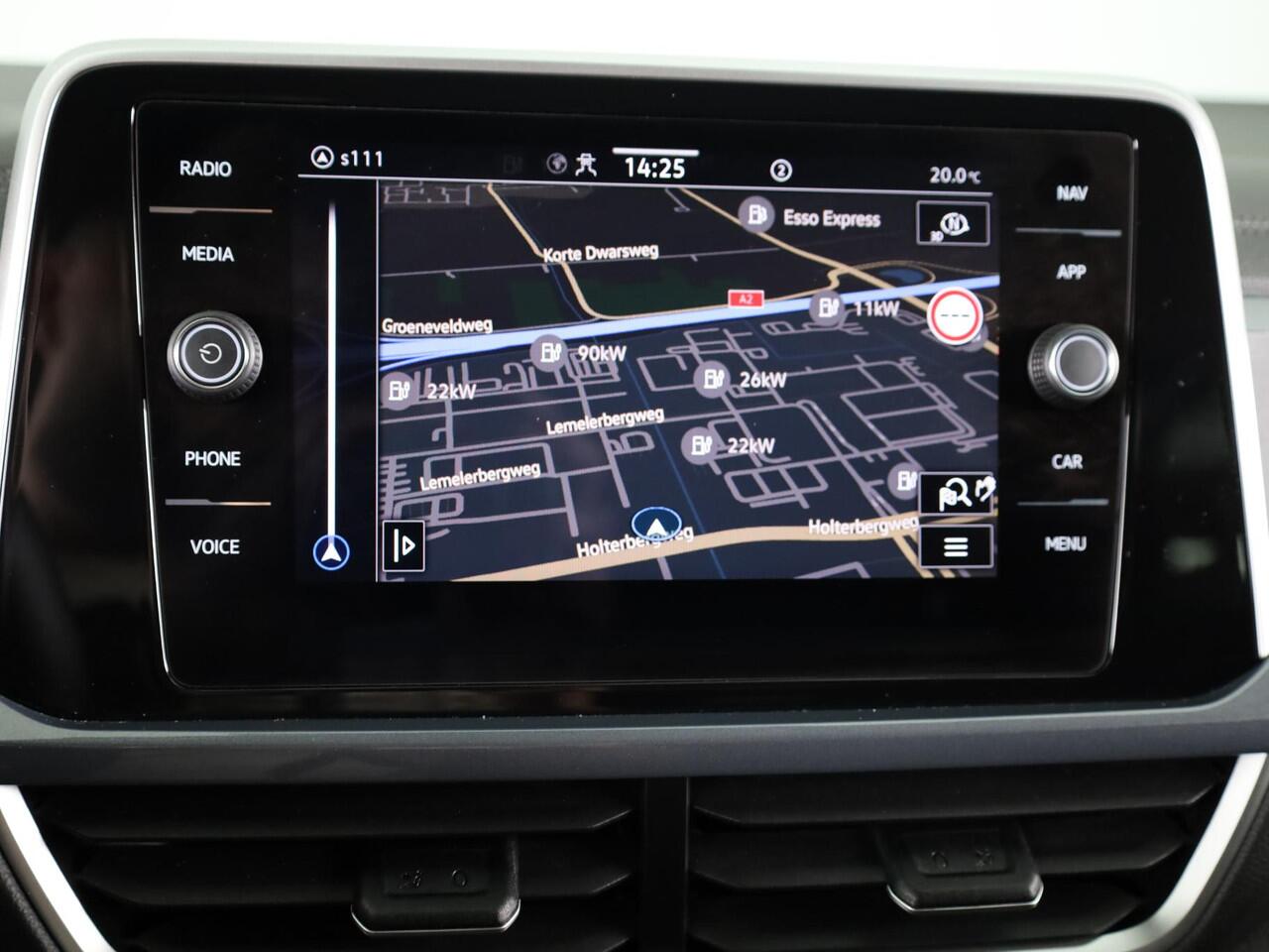 Volkswagen T-Roc 1.5 TSI Style 150 PK DSG | Private lease vanaf ¤ 609,- pm | Trekhaak afneembaar | Navigatie | Stoel verwarming en massage | Leer/Alcantara |